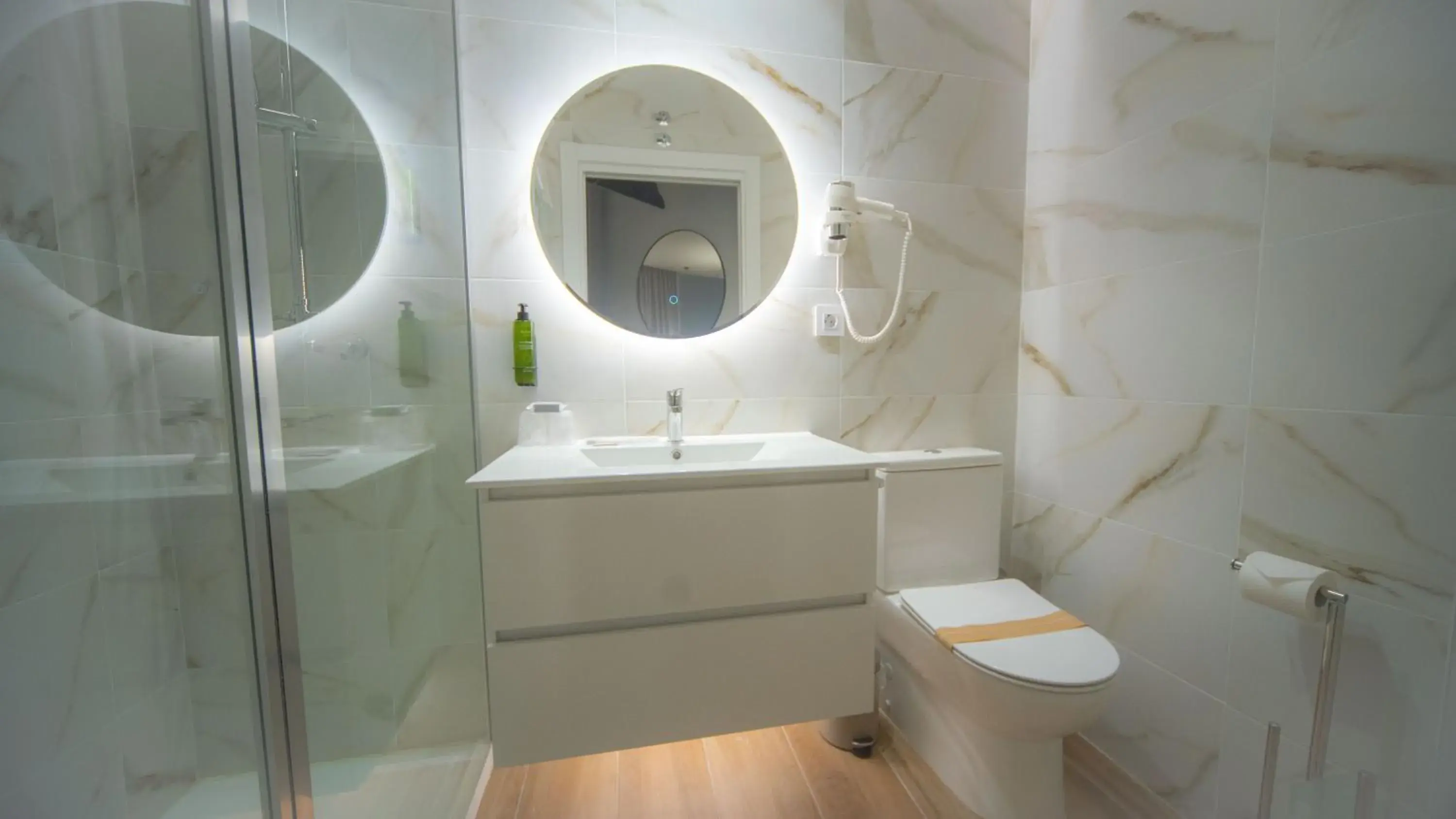 Double Room in Hotel Sleep Turia music & art Double Room in Hotel Sleep Turia music & art