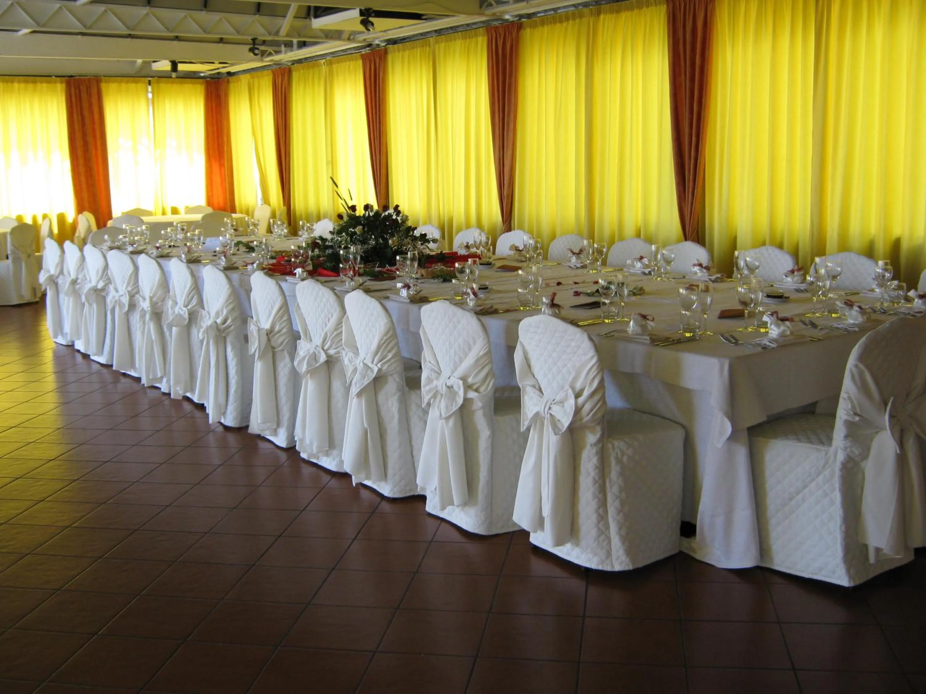 Restaurant/places to eat in Hotel Du Parc