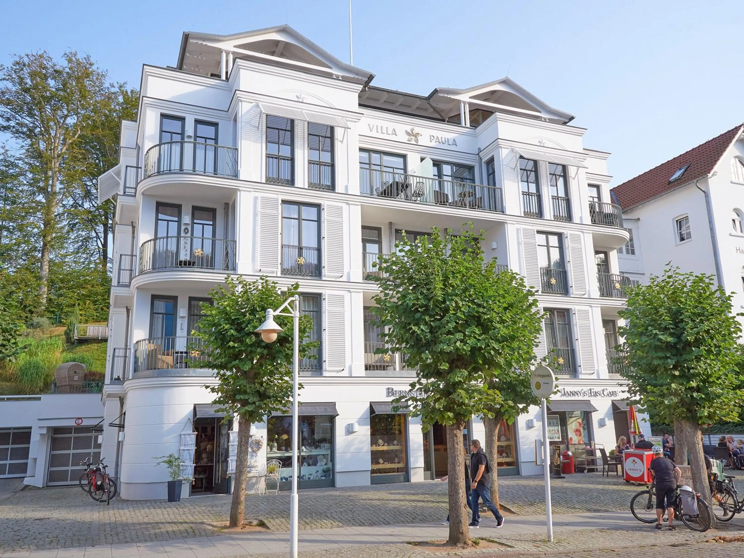 Property building in Villa Paula in Sellin - Penthouse mit Kamin und Dachterrasse