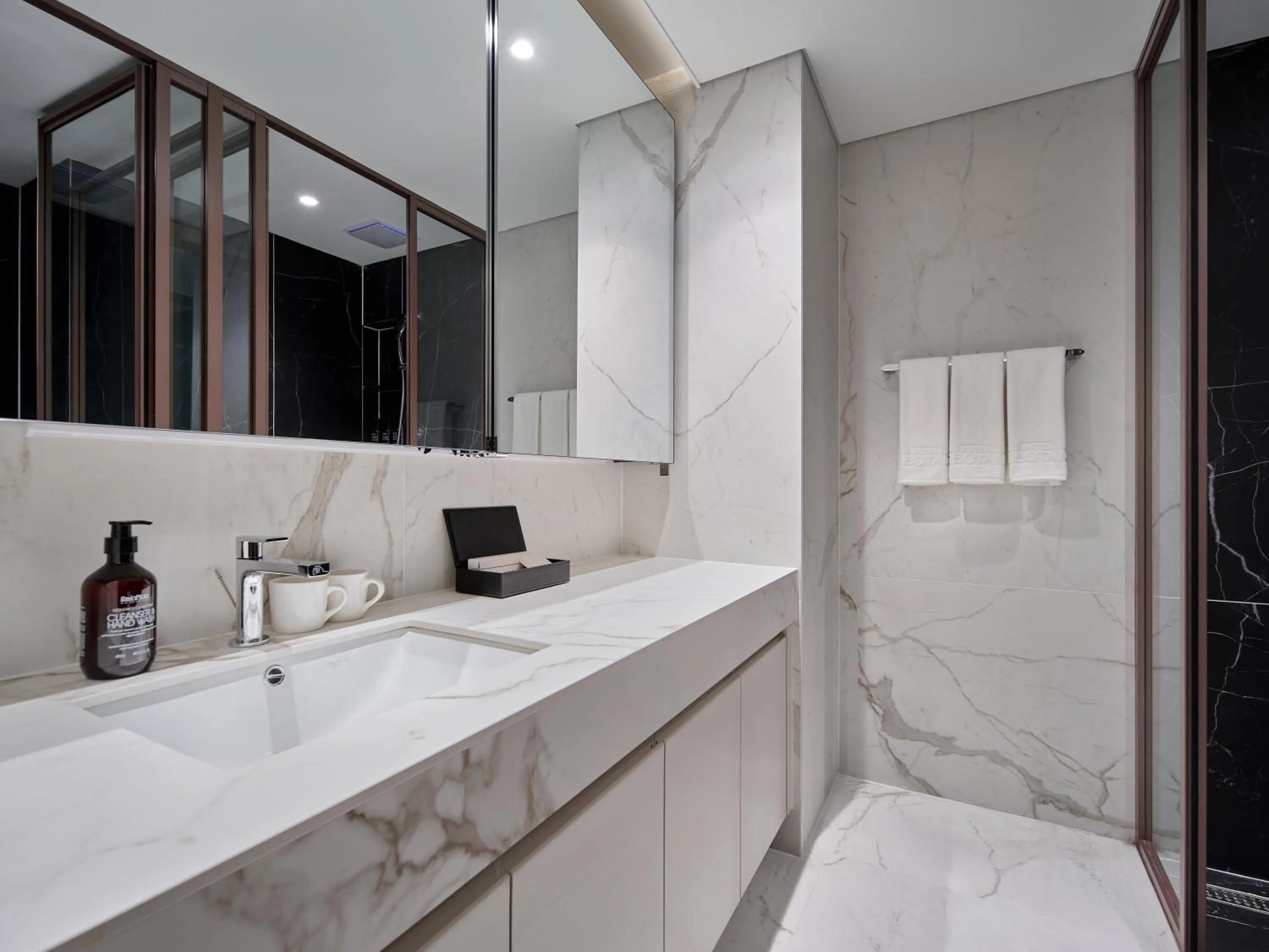 Bathroom in Hotel The Botanik Sewoon Myeongdong