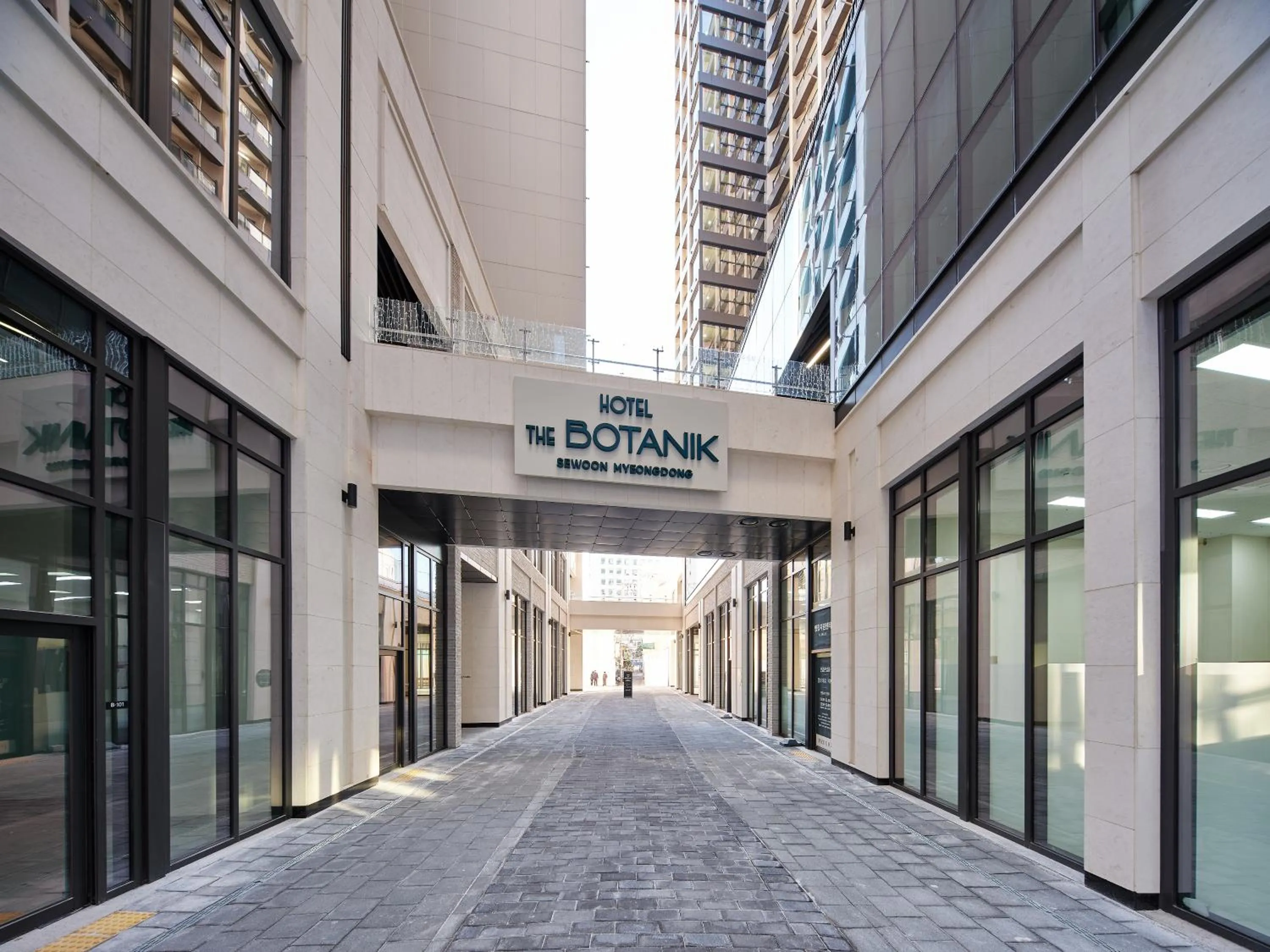 Property building in Hotel The Botanik Sewoon Myeongdong