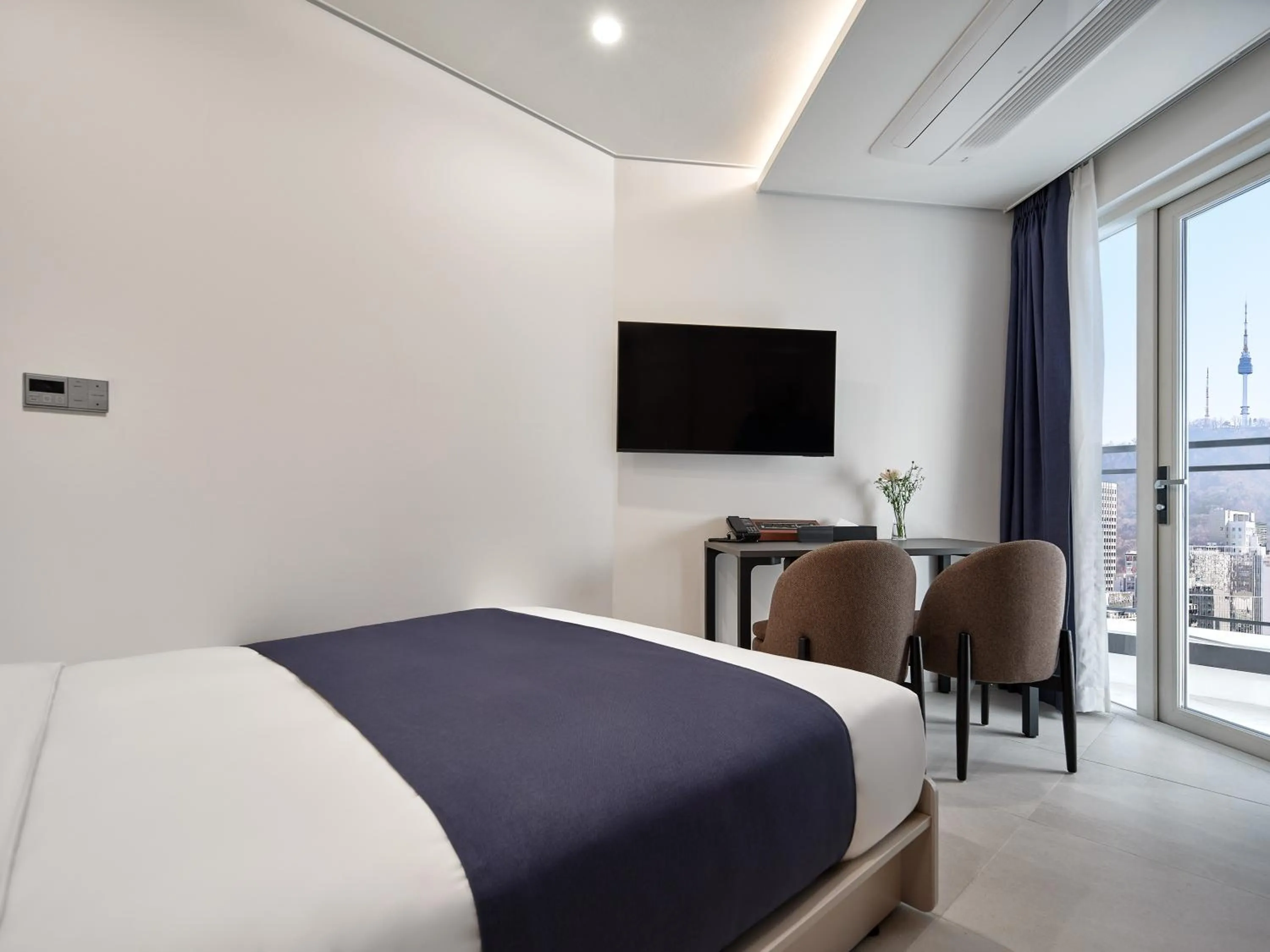 Property building, Bed in Hotel The Botanik Sewoon Myeongdong