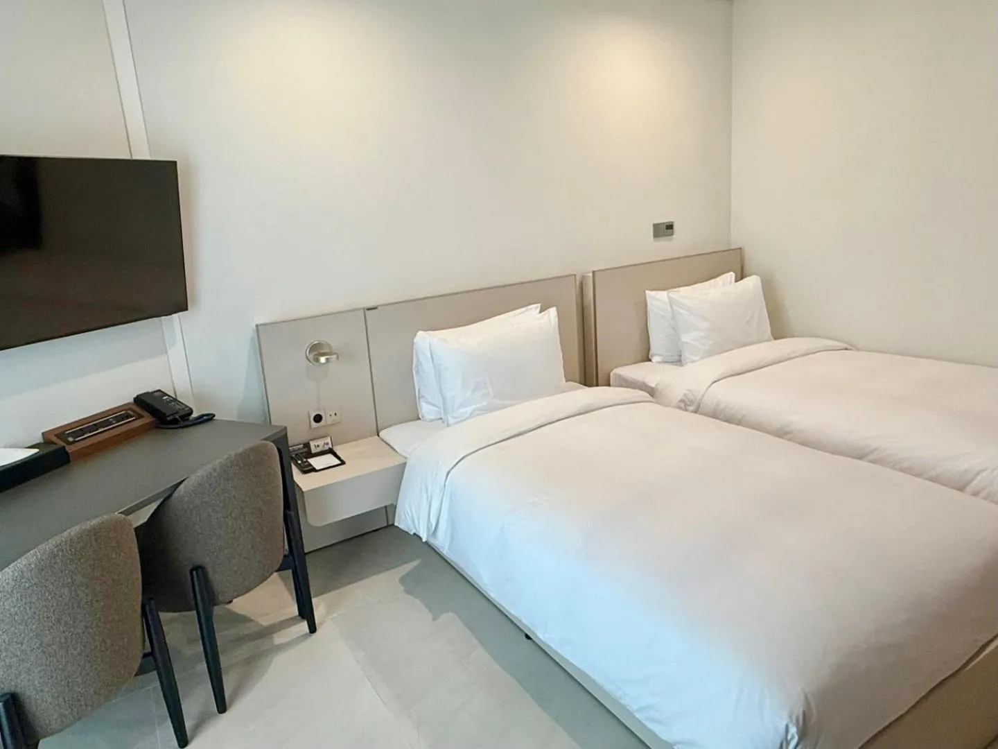 Photo of the whole room, Bed in Hotel The Botanik Sewoon Myeongdong