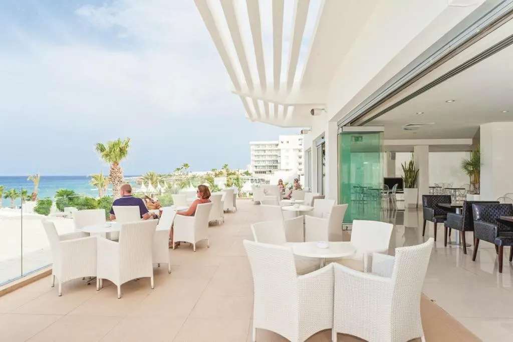 Restaurant/places to eat in Vrissiana Boutique Beach Hotel