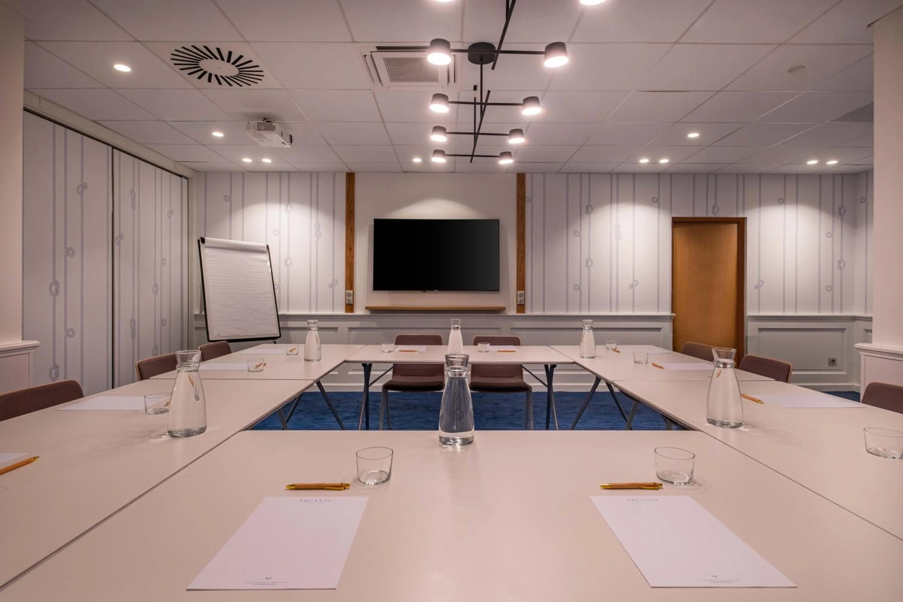 Meeting/conference room in Hôtel Arcanse by Inwood Hotels