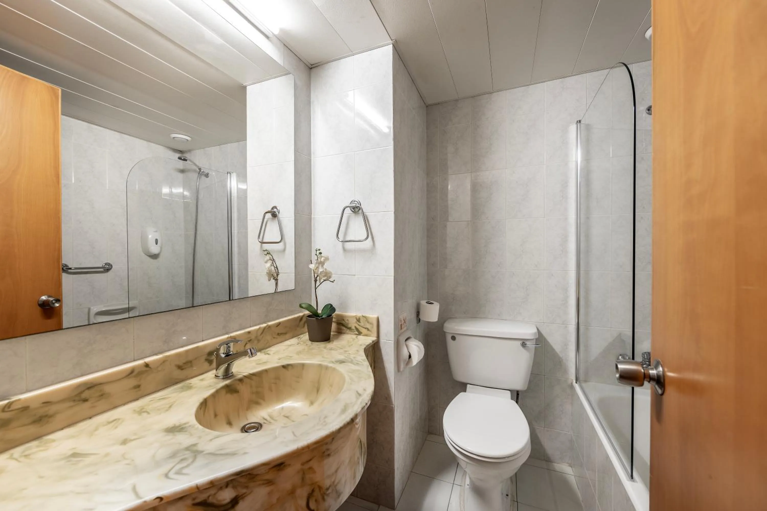 Bathroom in Antigoni Hotel