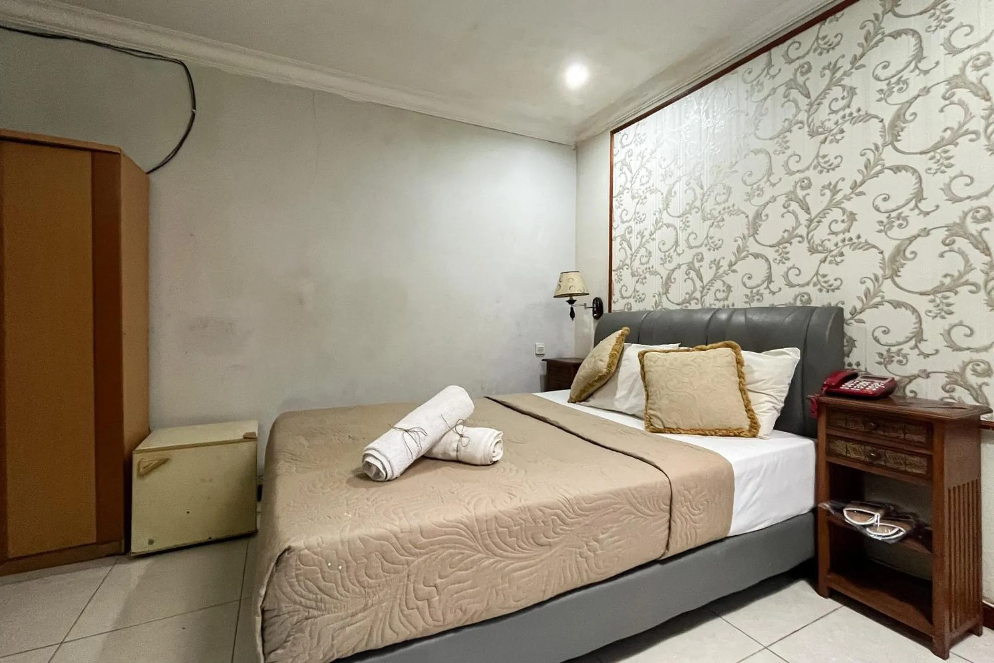 Bedroom, Bed in Urbanview de Dharmawangsa Suite Hotel