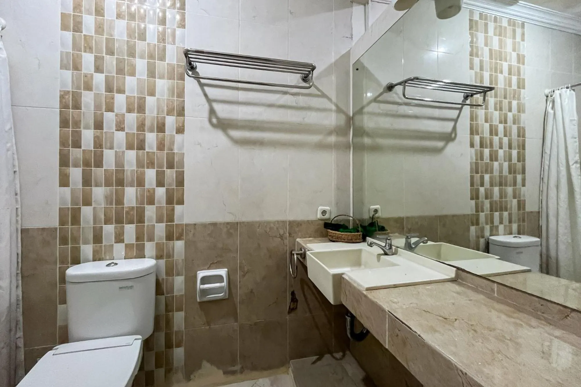 Bathroom in Urbanview de Dharmawangsa Suite Hotel