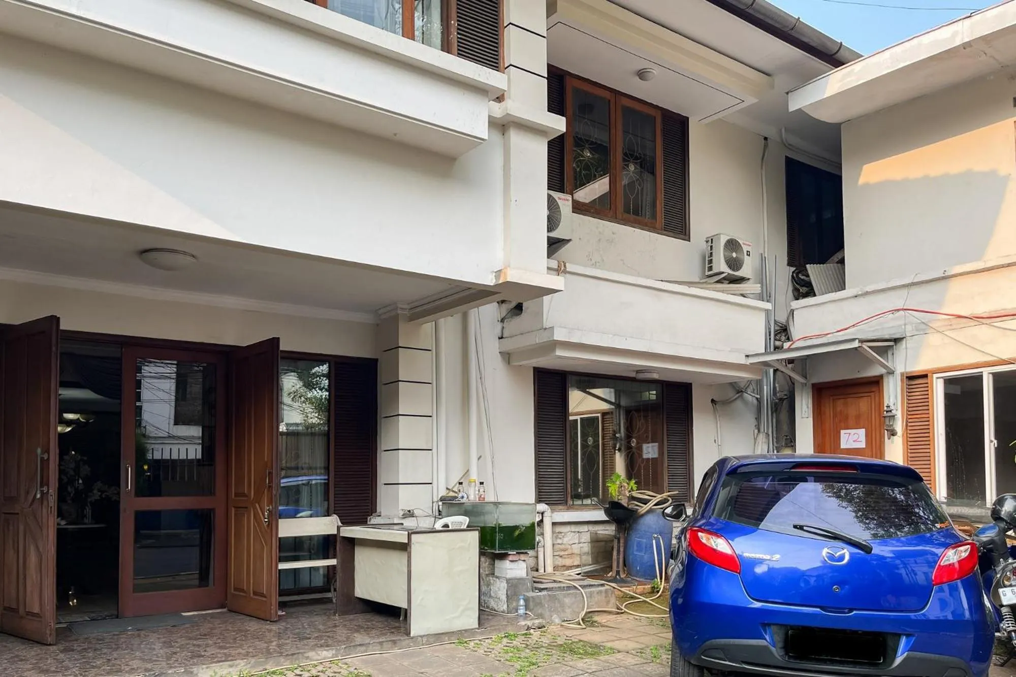 Parking in Urbanview de Dharmawangsa Suite Hotel