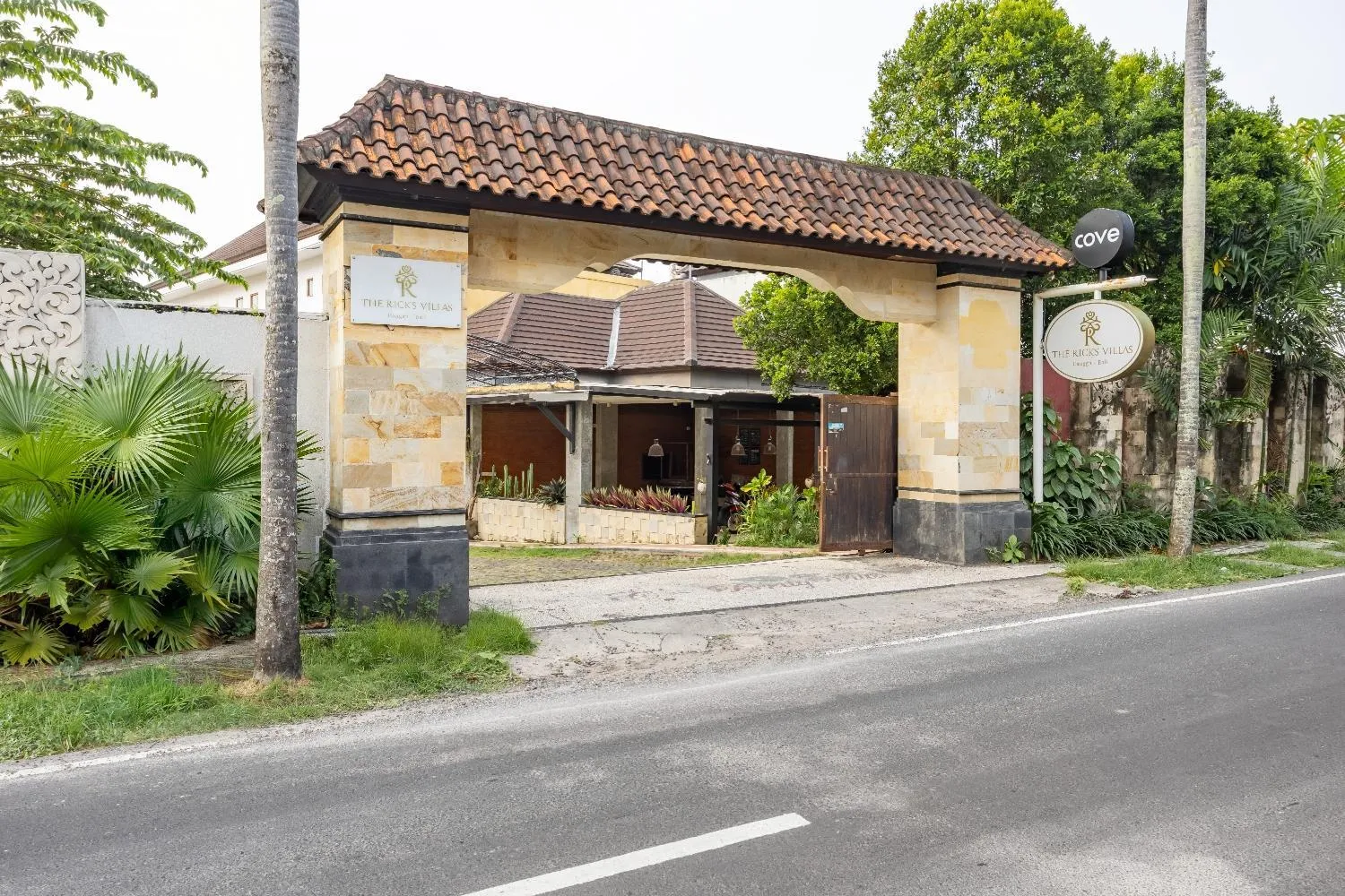 Facade/entrance in Cove The Ricks Villa