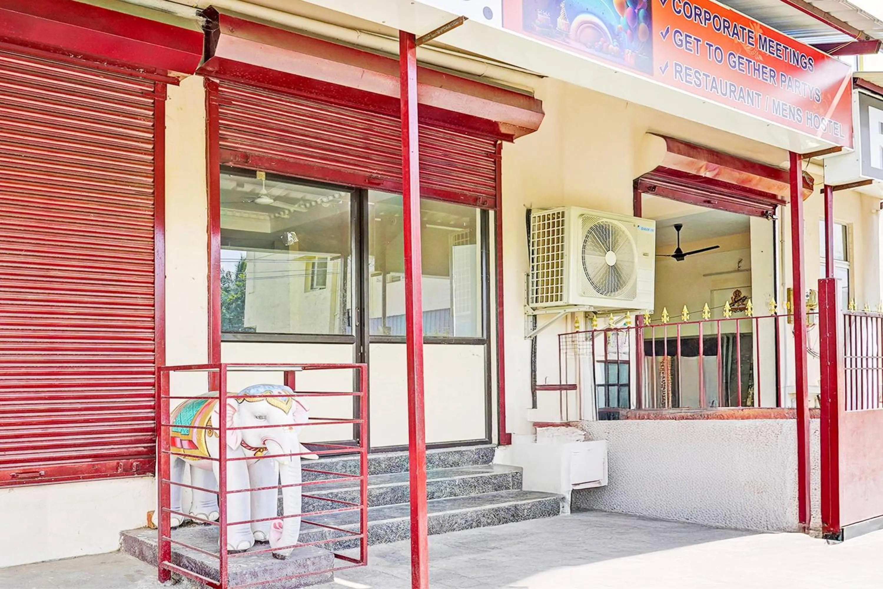 Facade/entrance in Super Collection O Guduvancheri Railway Station
