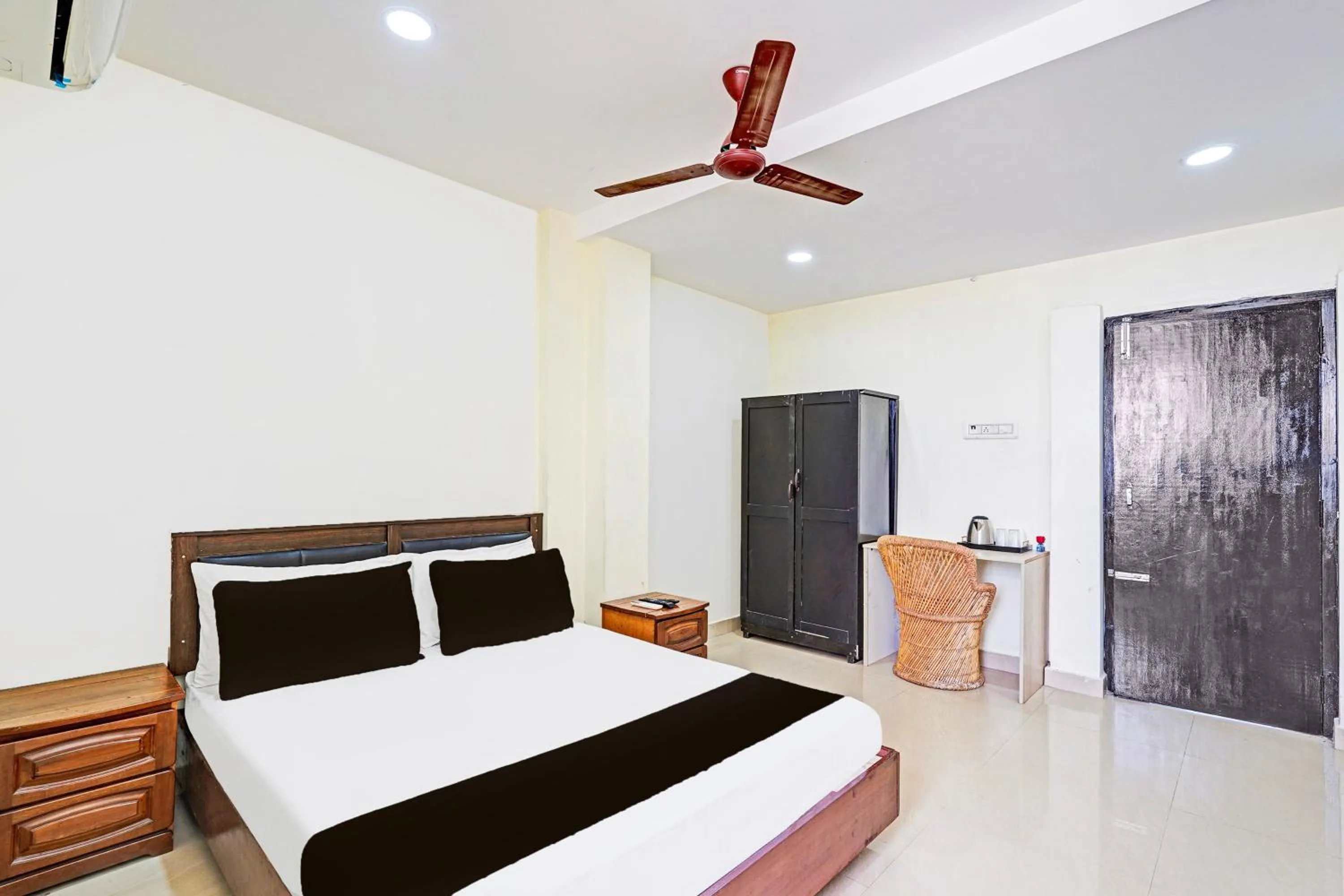 Bedroom, Bed in Super Collection O Guduvancheri Railway Station