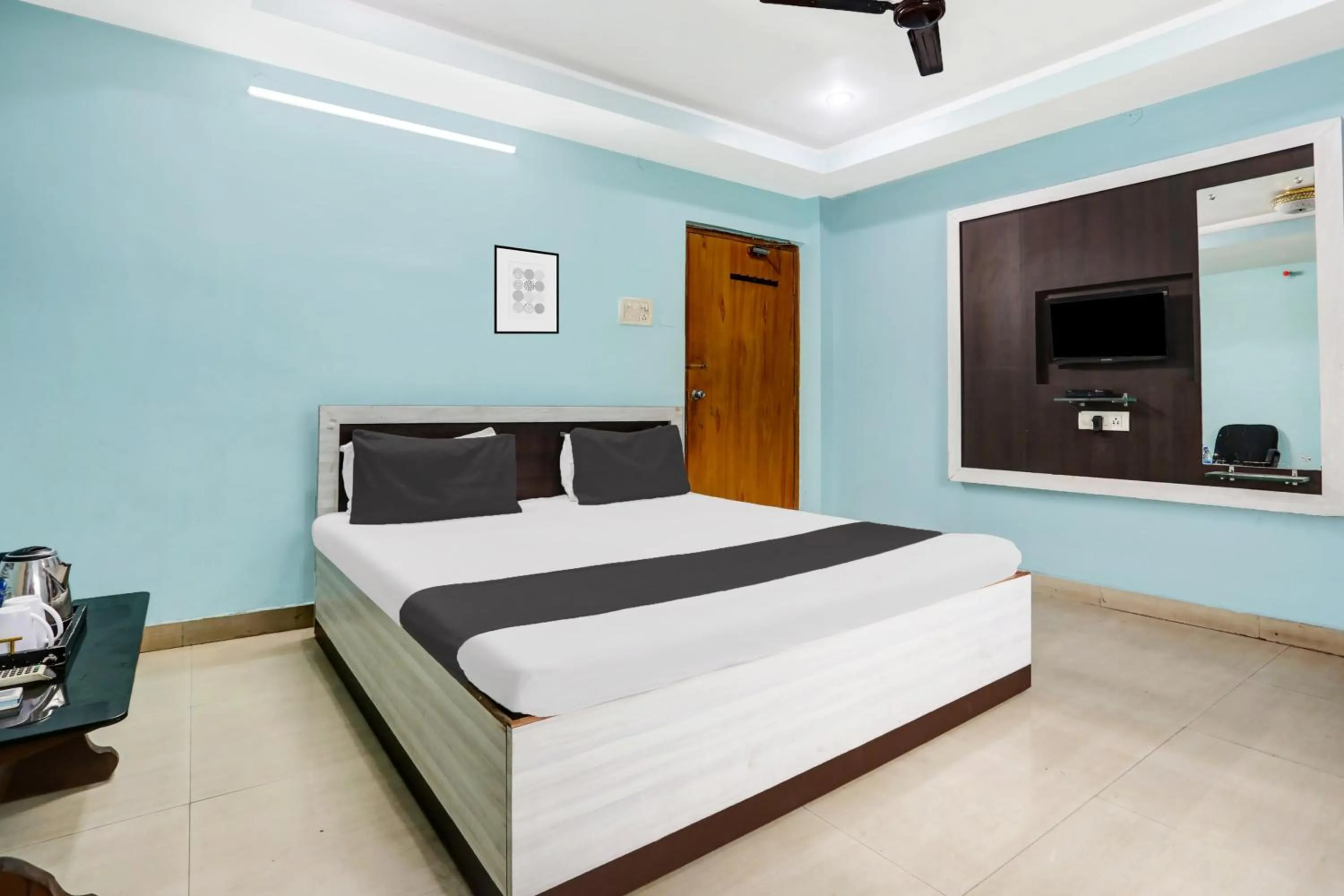 Bathroom, Bed in Hotel O Bridge View