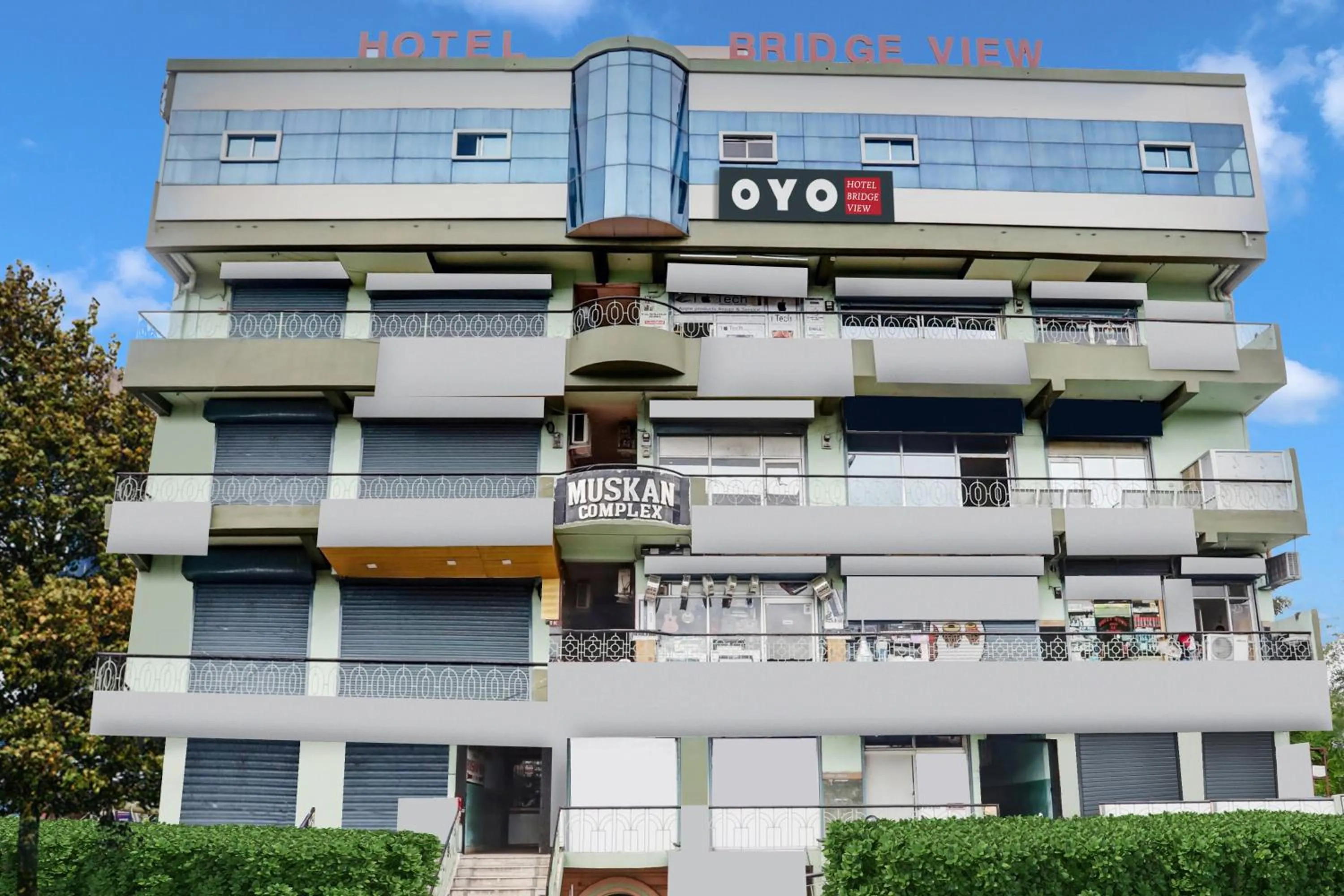 Facade/entrance in Hotel O Bridge View