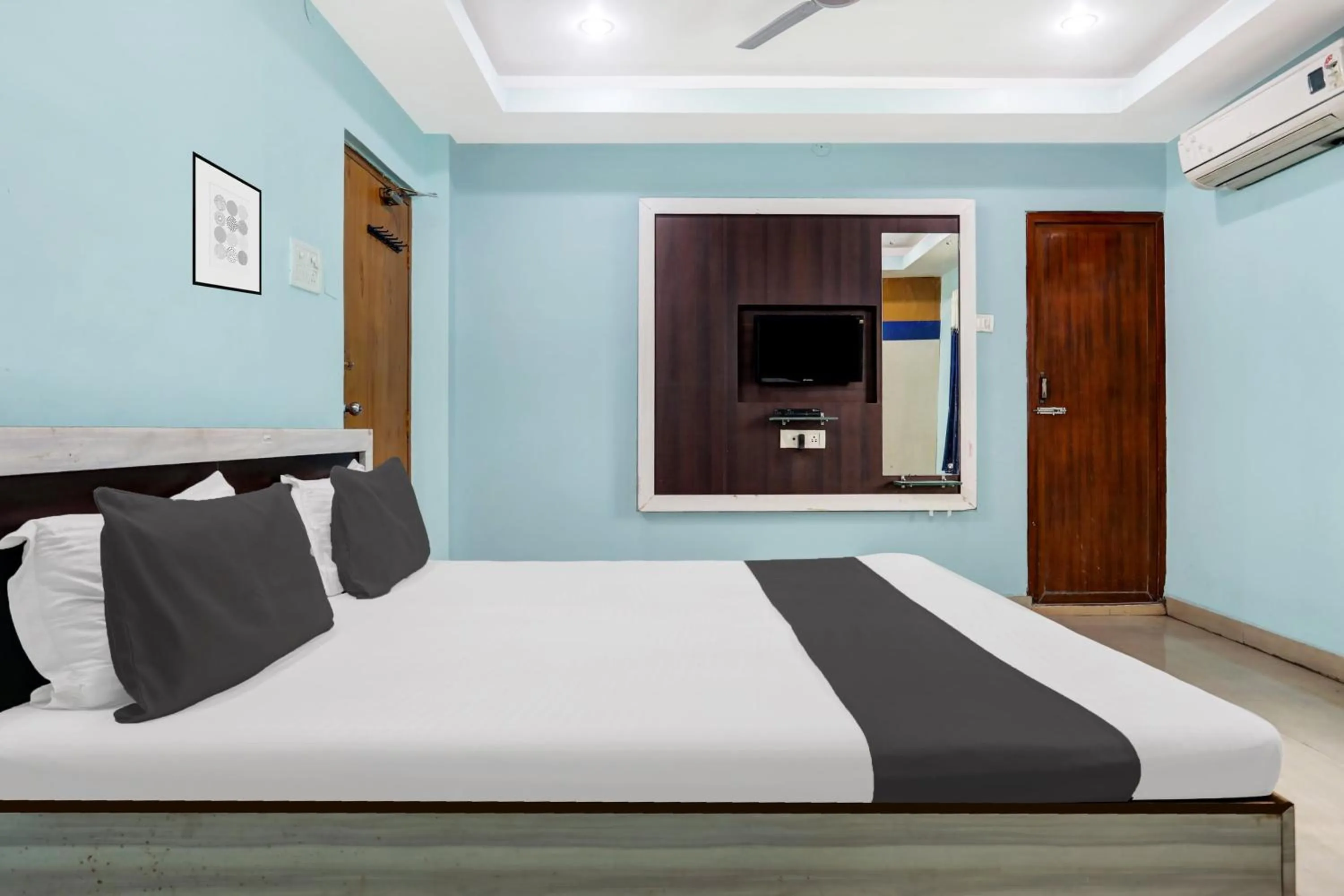 Bedroom, Bed in Hotel O Bridge View