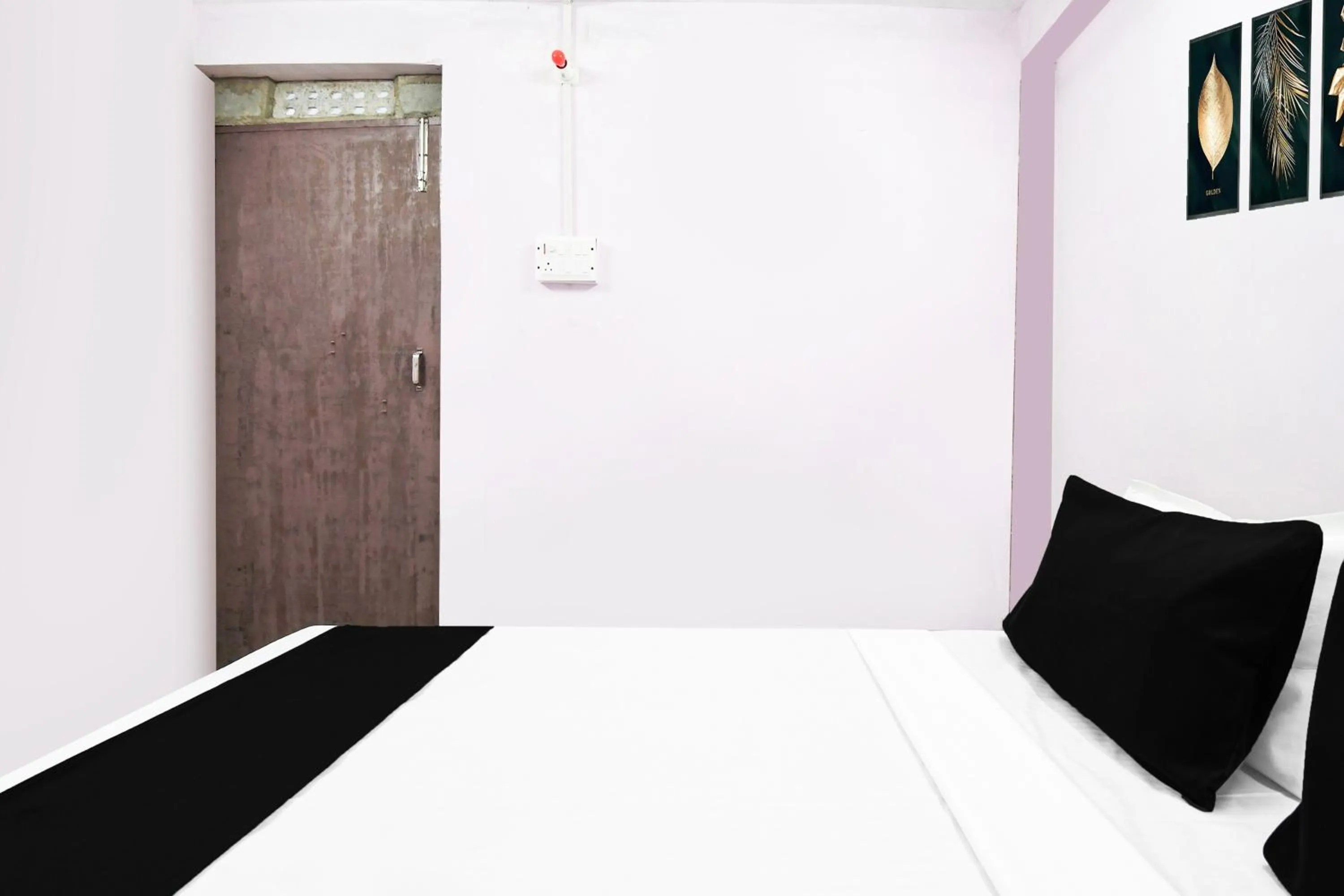 Facade/entrance, Bed in Hotel O SUKOON