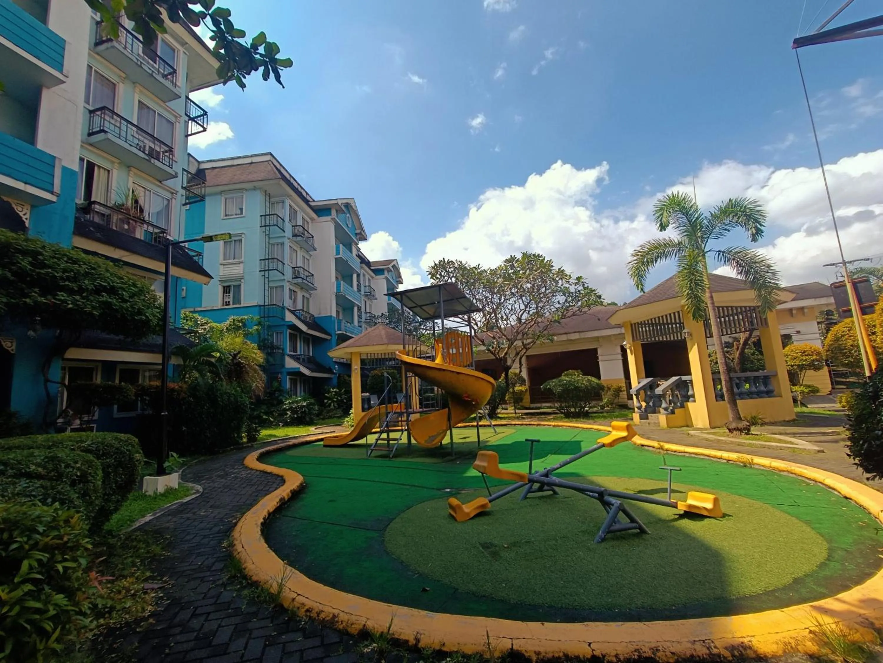 Flora Vista Condominium