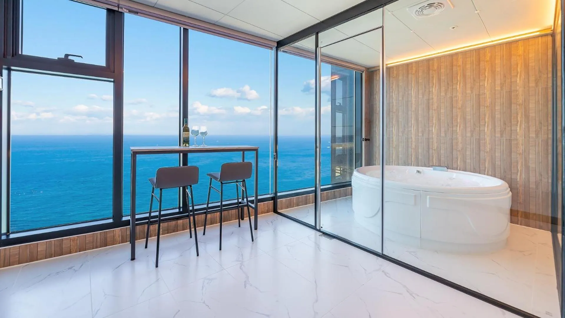 Photo of the whole room in Sokcho The sharp Pension