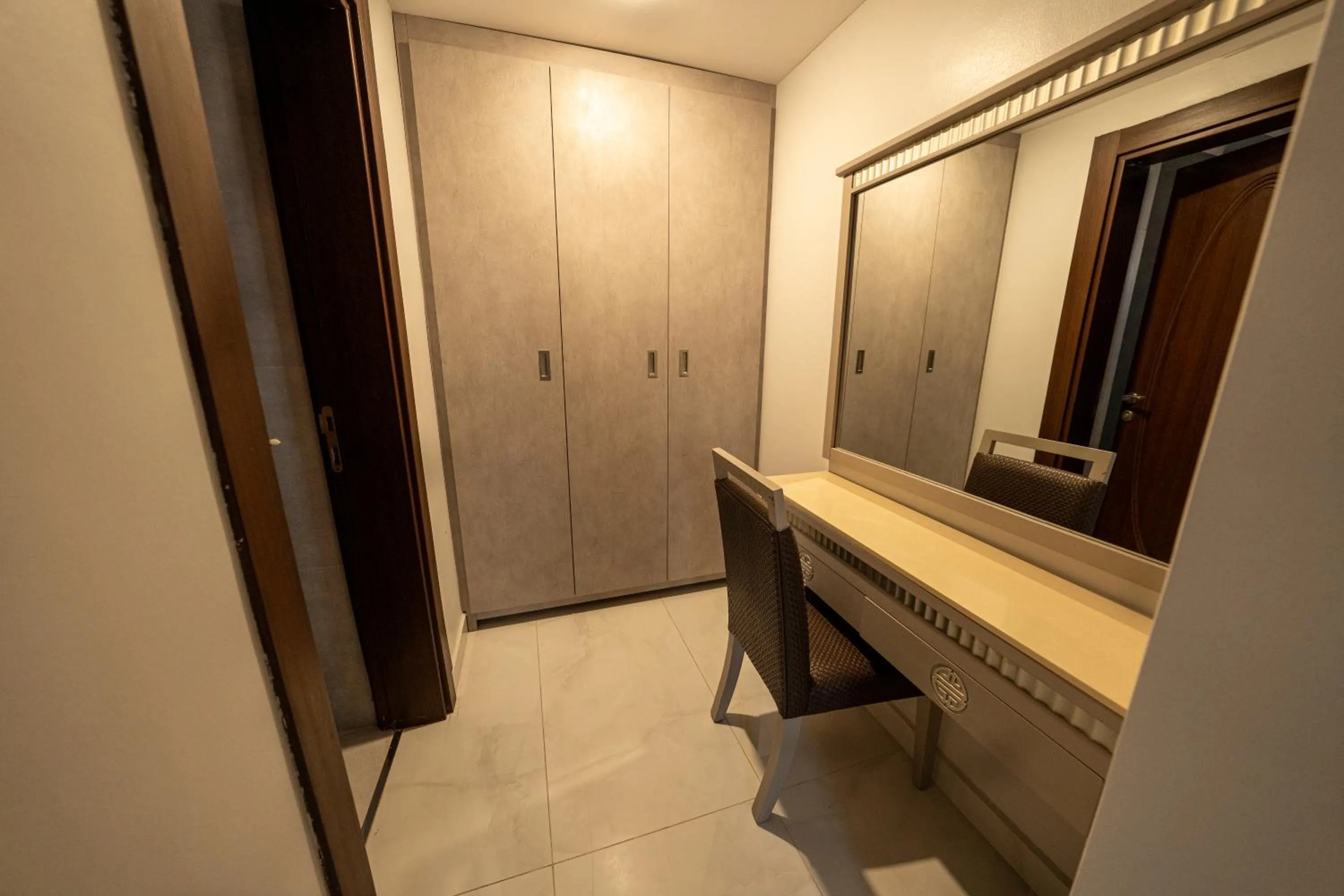 wardrobe in وهج للشقق الفندقية Wahaj Hotel Apartments 2