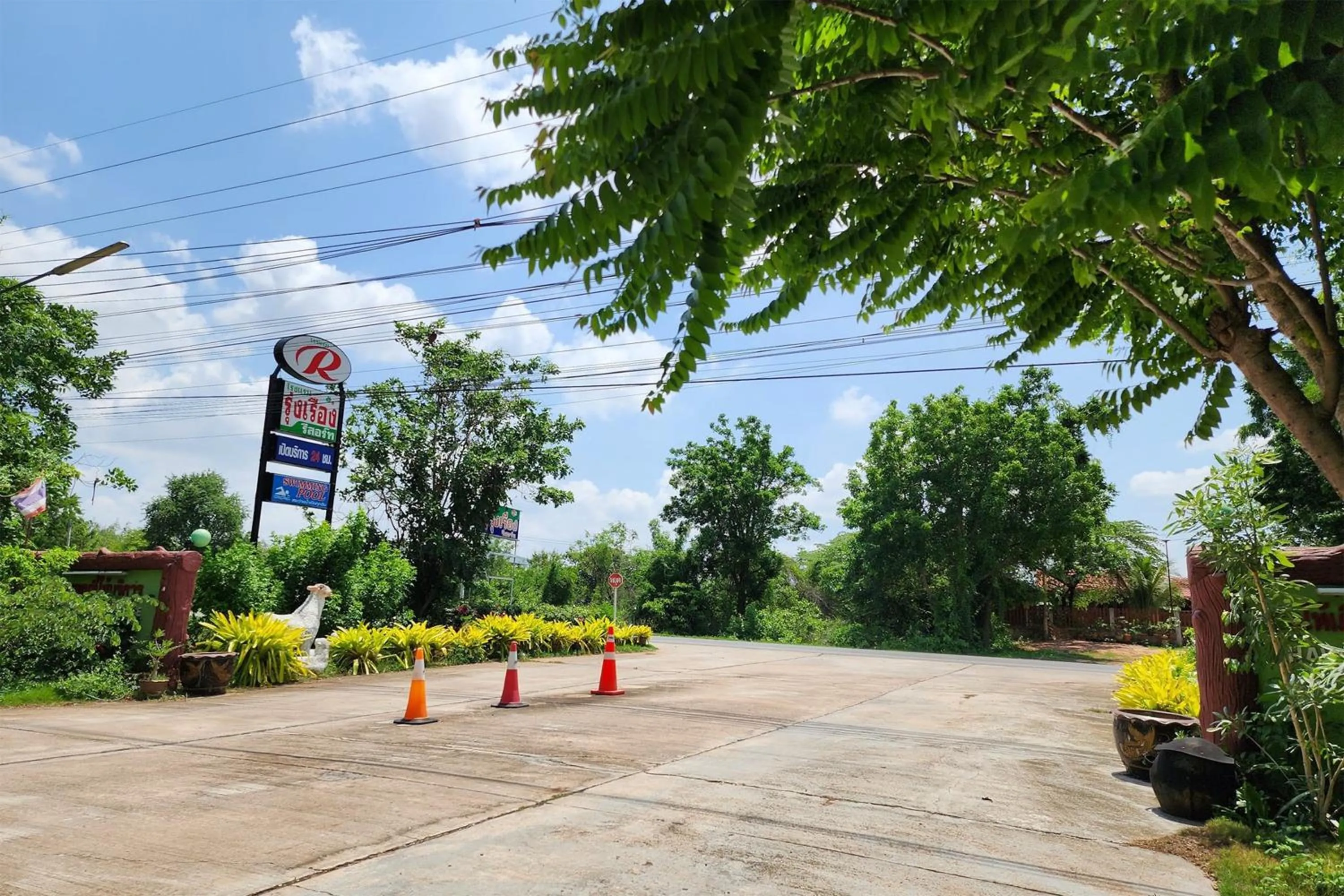 Street view in Rung Rueng Resort