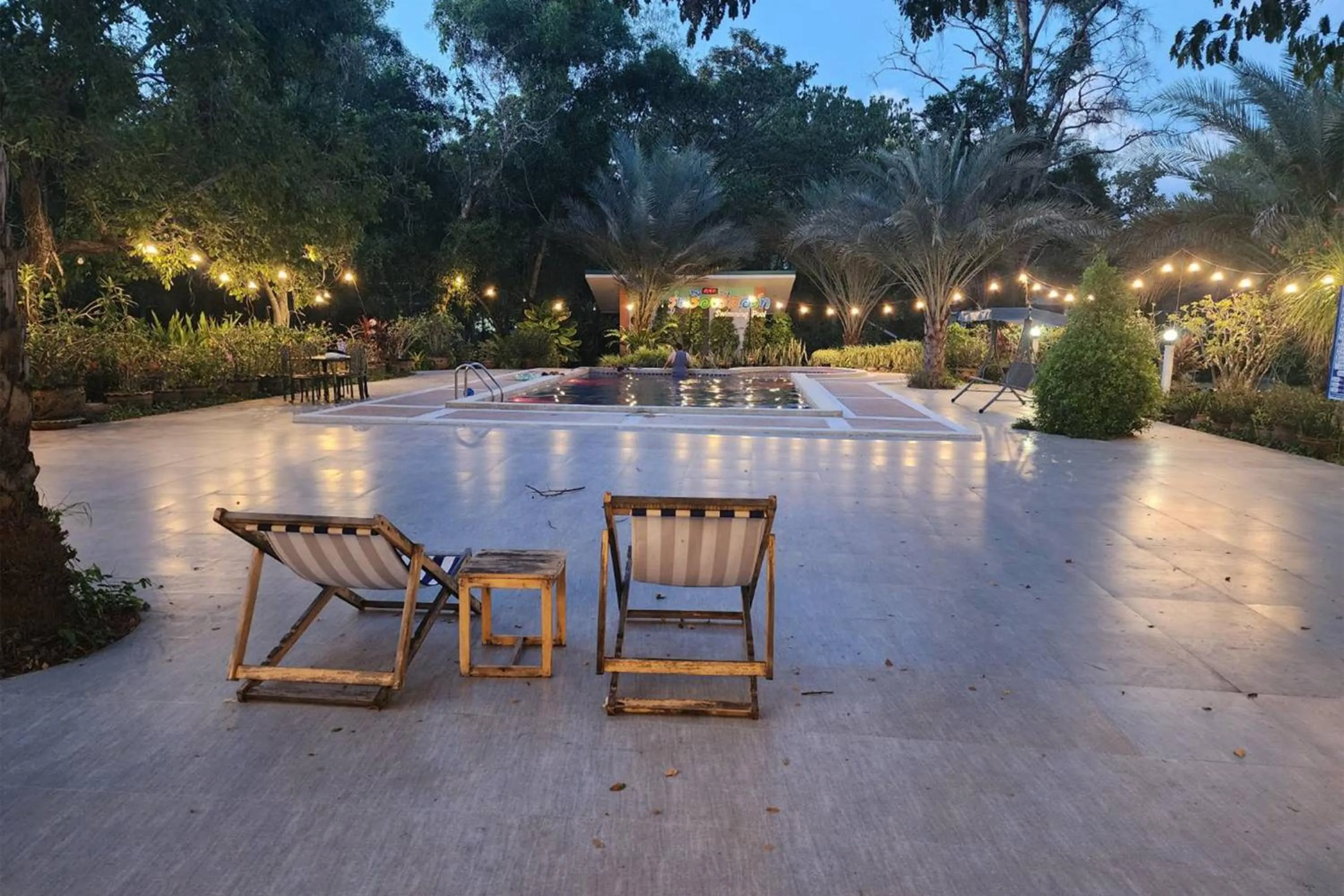 Swimming pool in Rung Rueng Resort