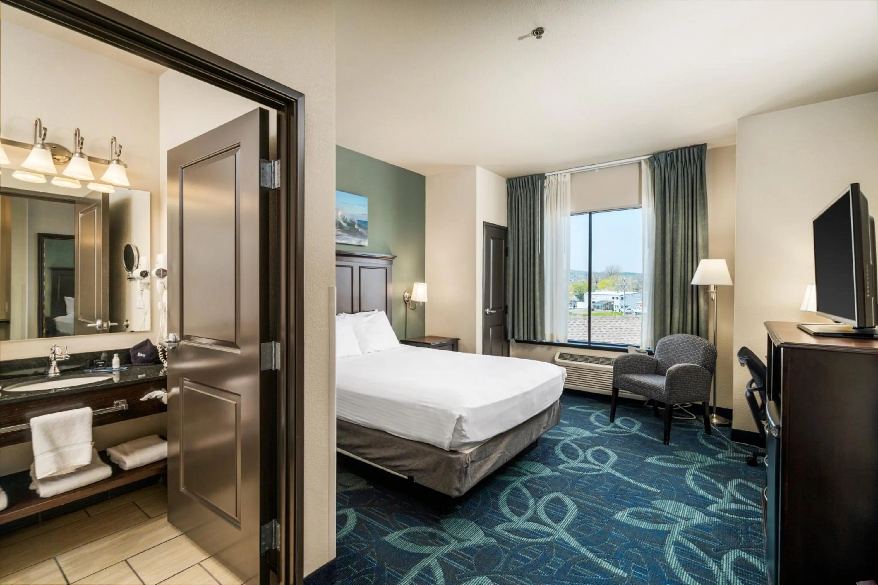 Bed in Park Point Marina Inn