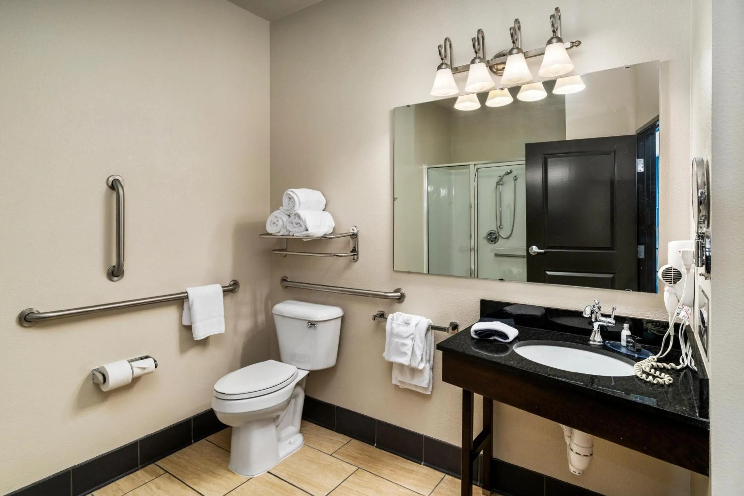 Shower in Park Point Marina Inn