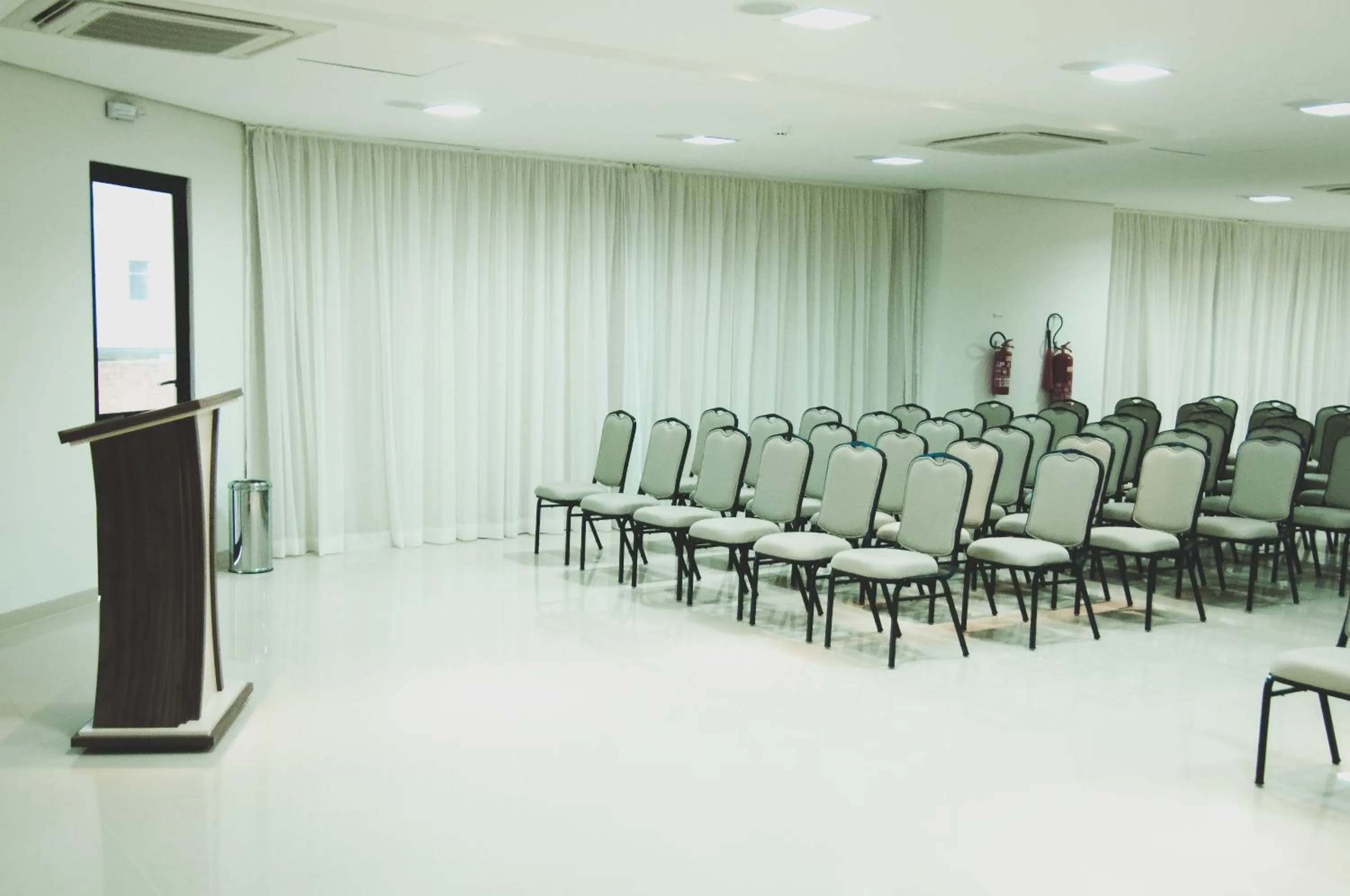 Meeting/conference room in Nobile Suites Gran Lumni
