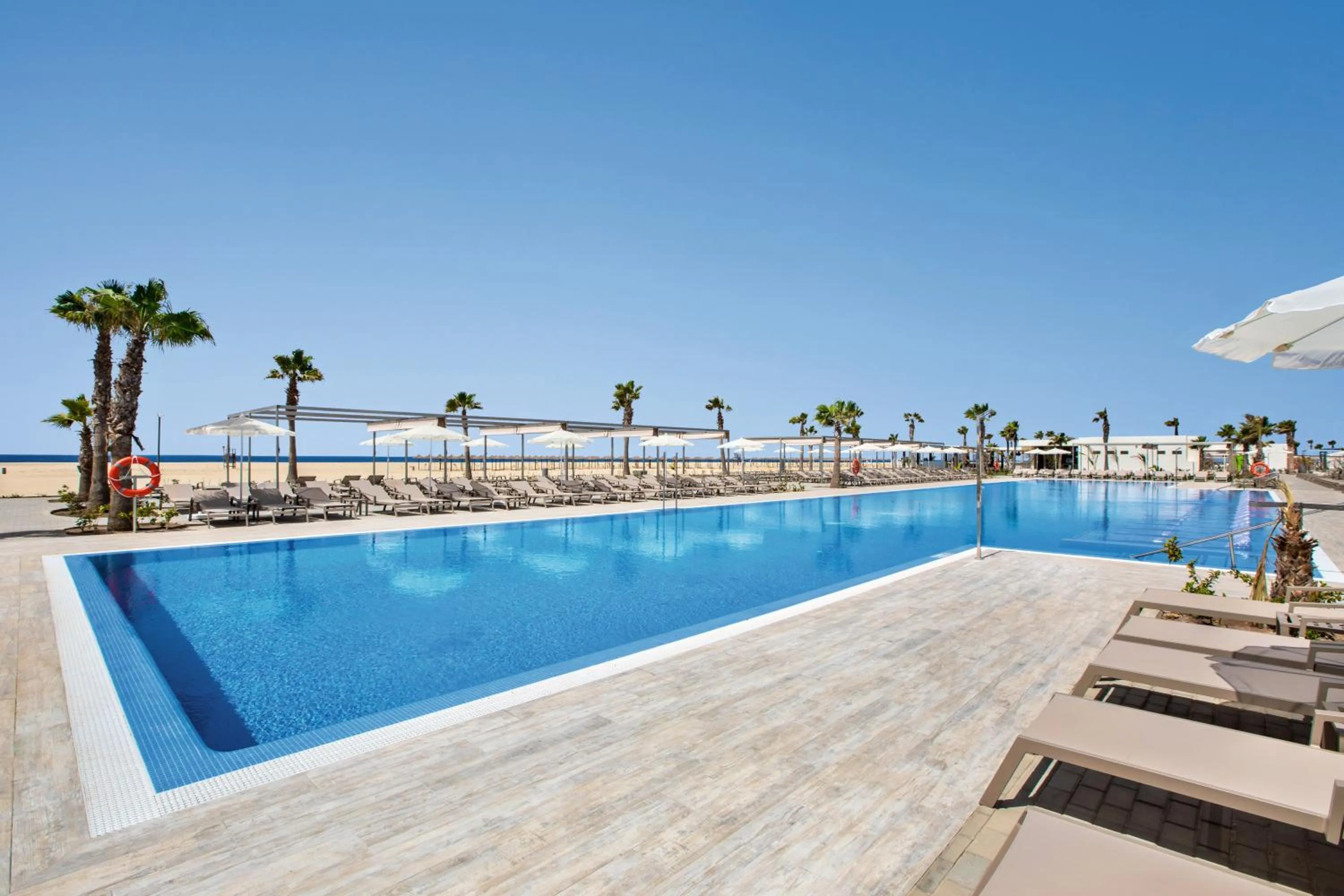 Swimming pool in Hotel Riu Palace Santa Maria - All Inclusive