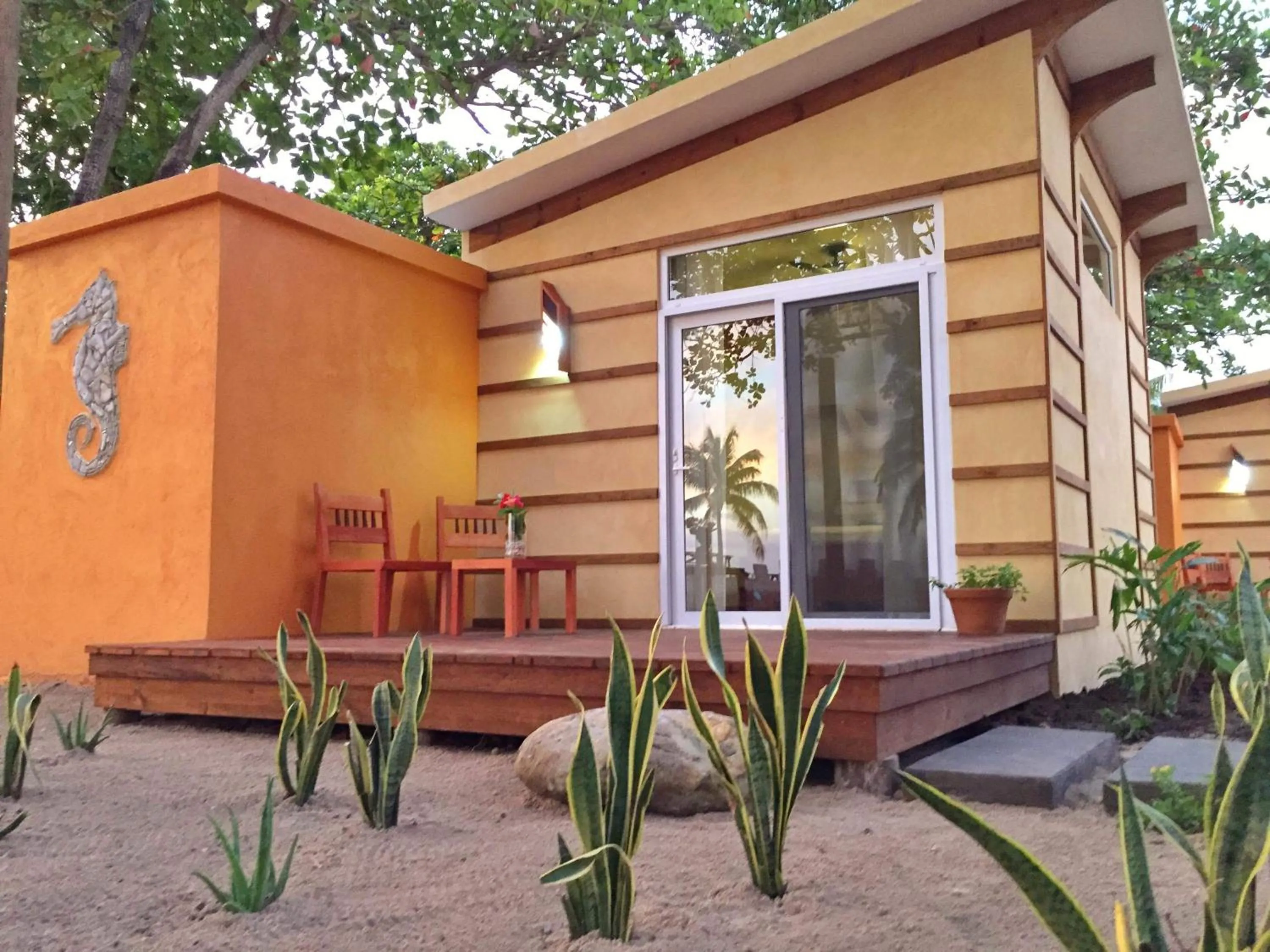 Bungalow - Beach Front in Coral Beach Village Resort