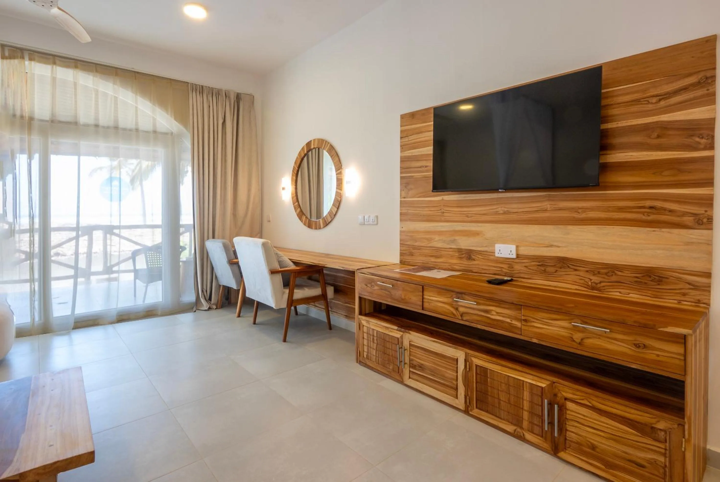 TV and multimedia in Royal Mandarin Hotel & Resort