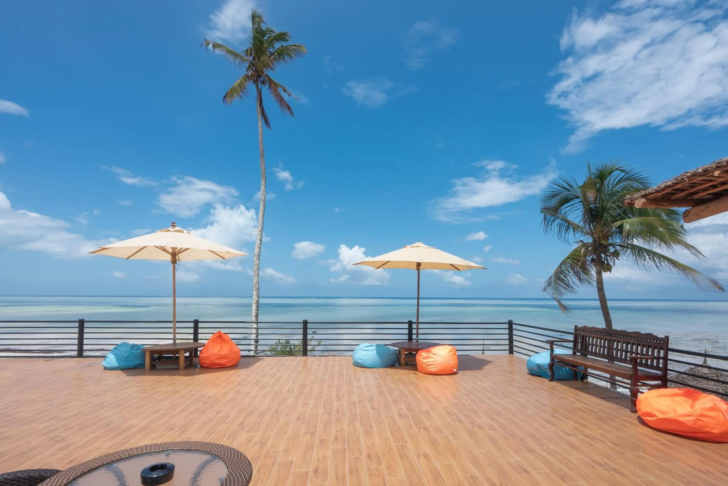 Lounge or bar in Royal Mandarin Hotel & Resort