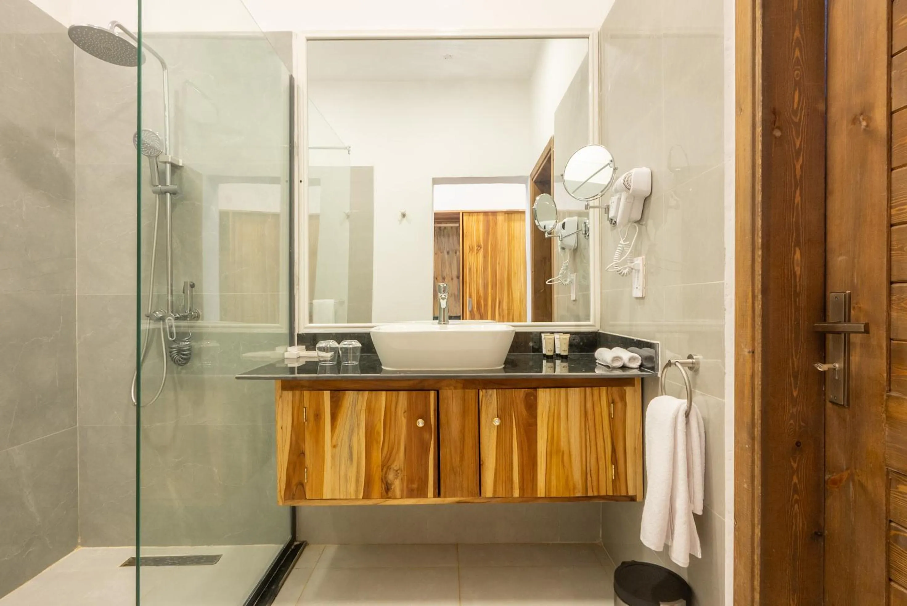 Shower in Royal Mandarin Hotel & Resort