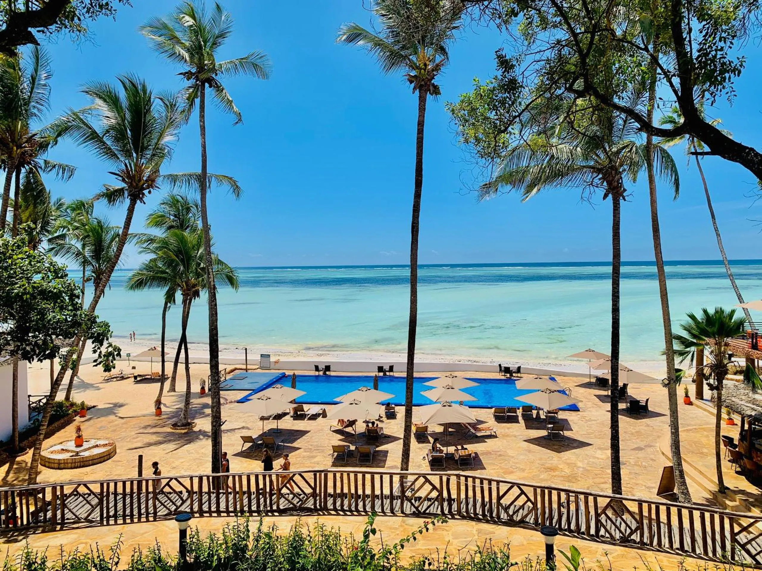 Swimming pool in Royal Mandarin Hotel & Resort