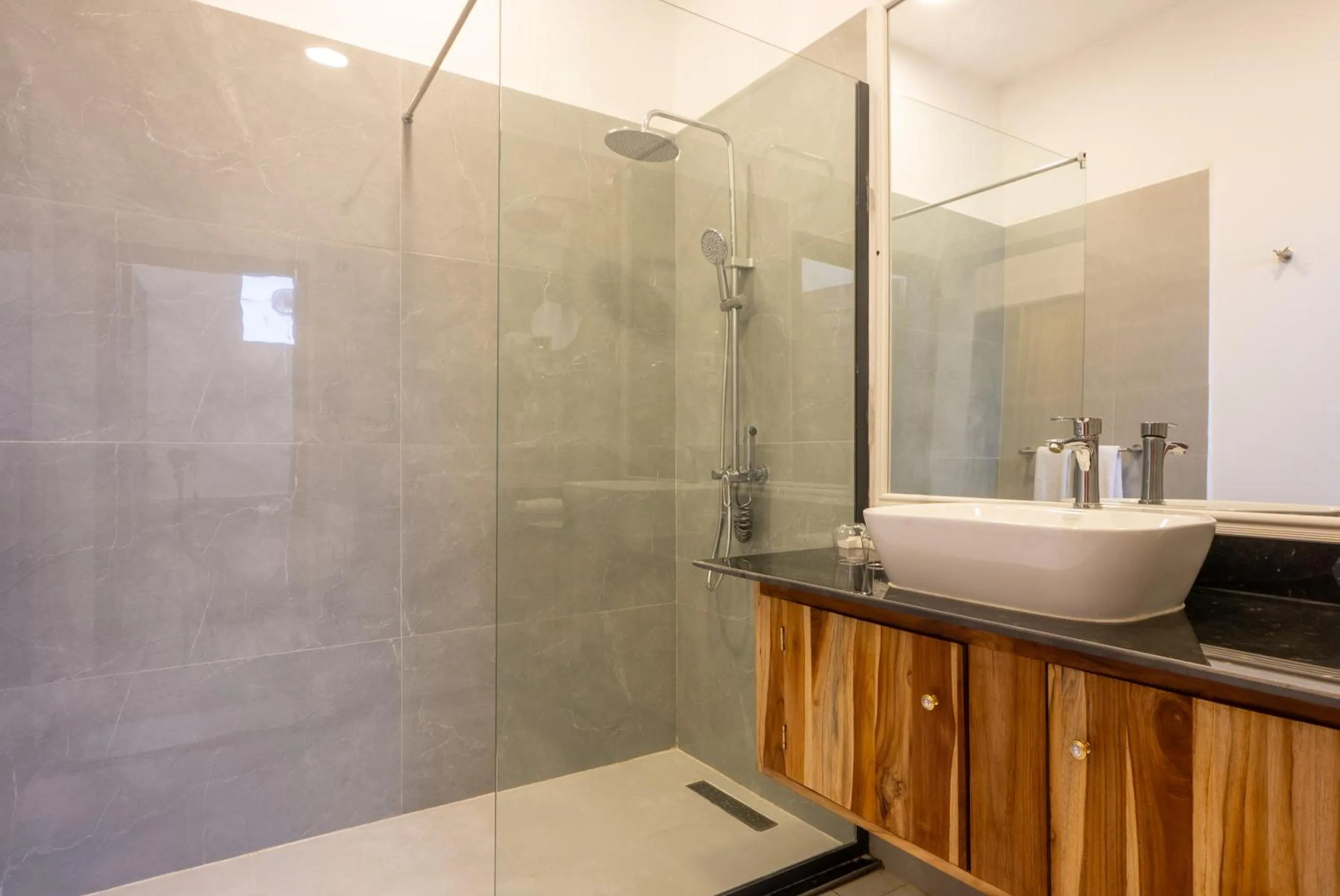 Bathroom in Royal Mandarin Hotel & Resort