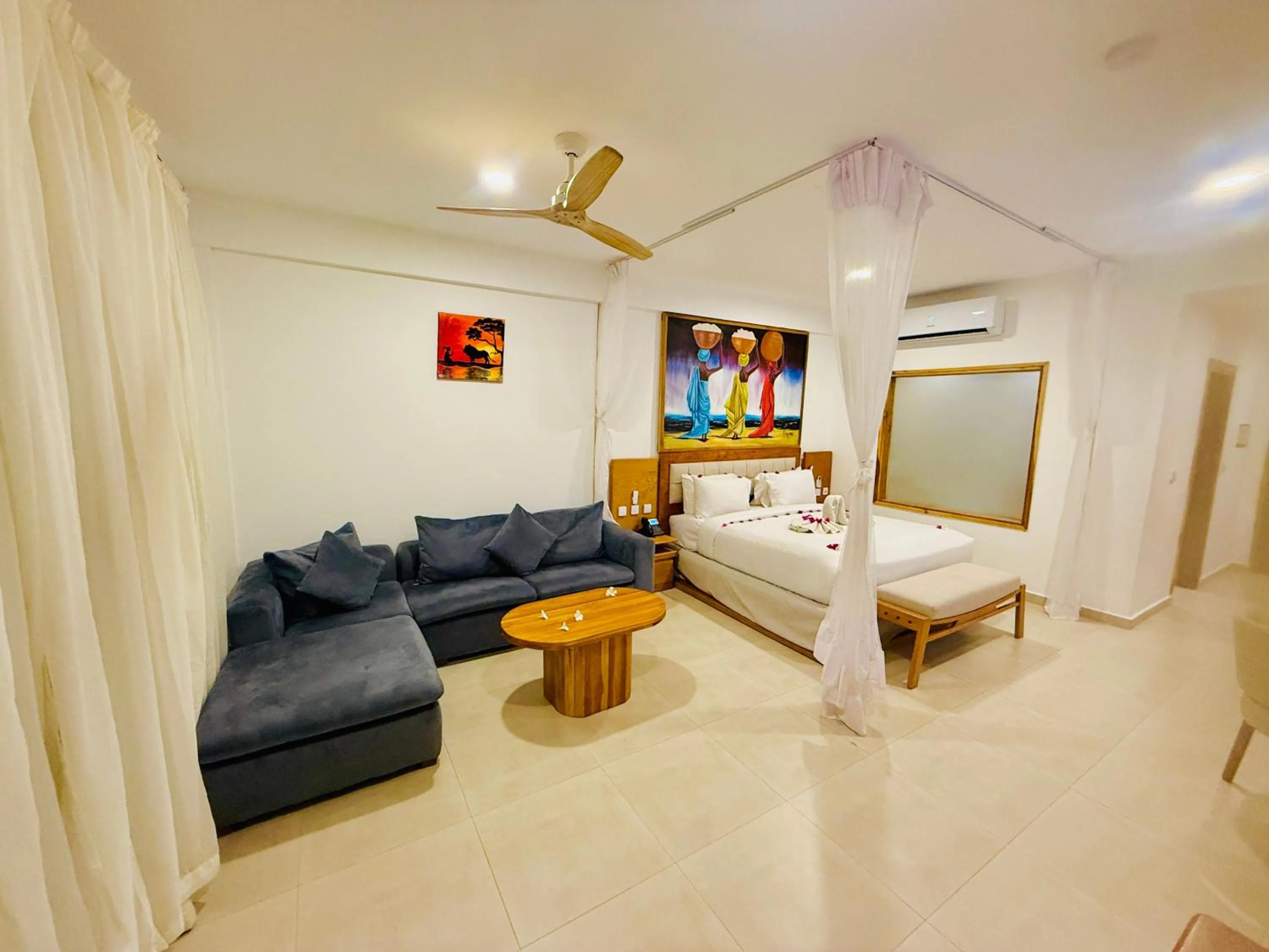 Bedroom, Bed in Royal Mandarin Hotel & Resort