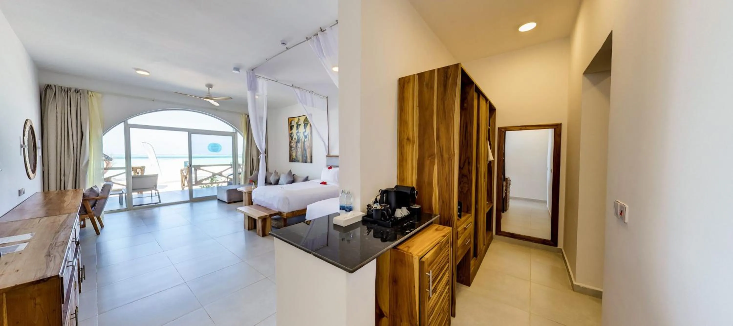 Photo of the whole room, Bed in Royal Mandarin Hotel & Resort