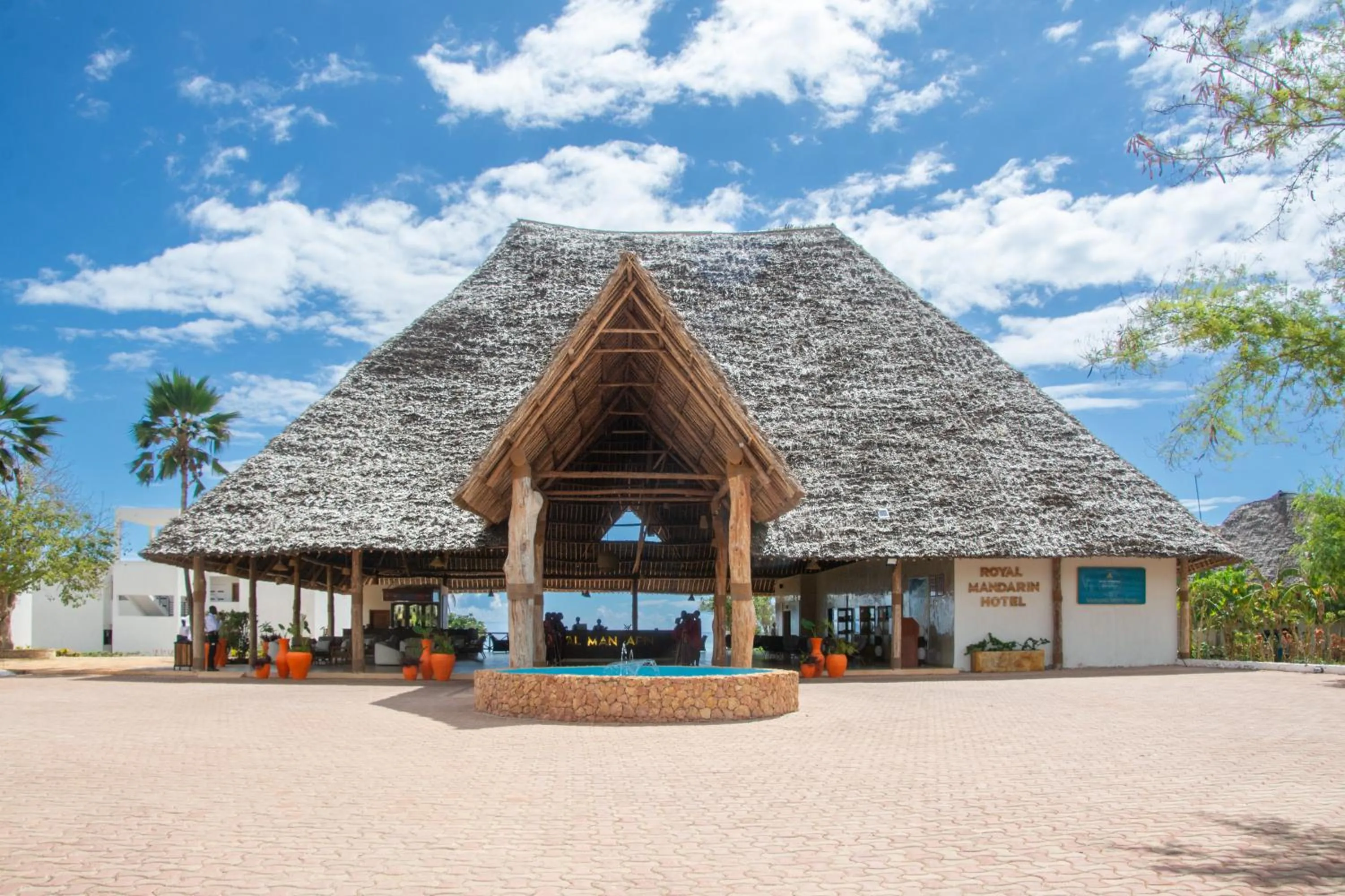 Property building in Royal Mandarin Hotel & Resort