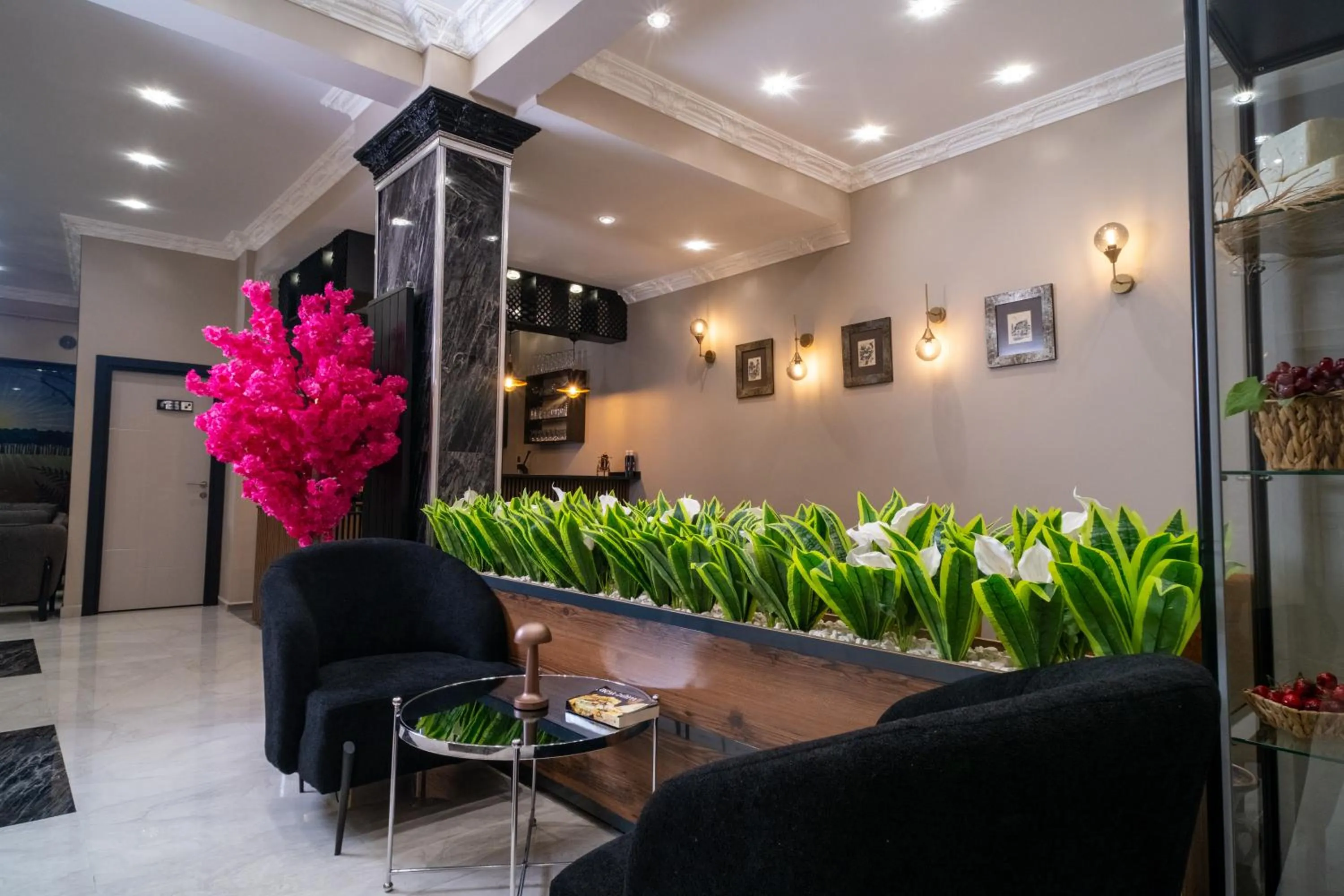 Communal lounge/ TV room in Grand CLOVER Hotel