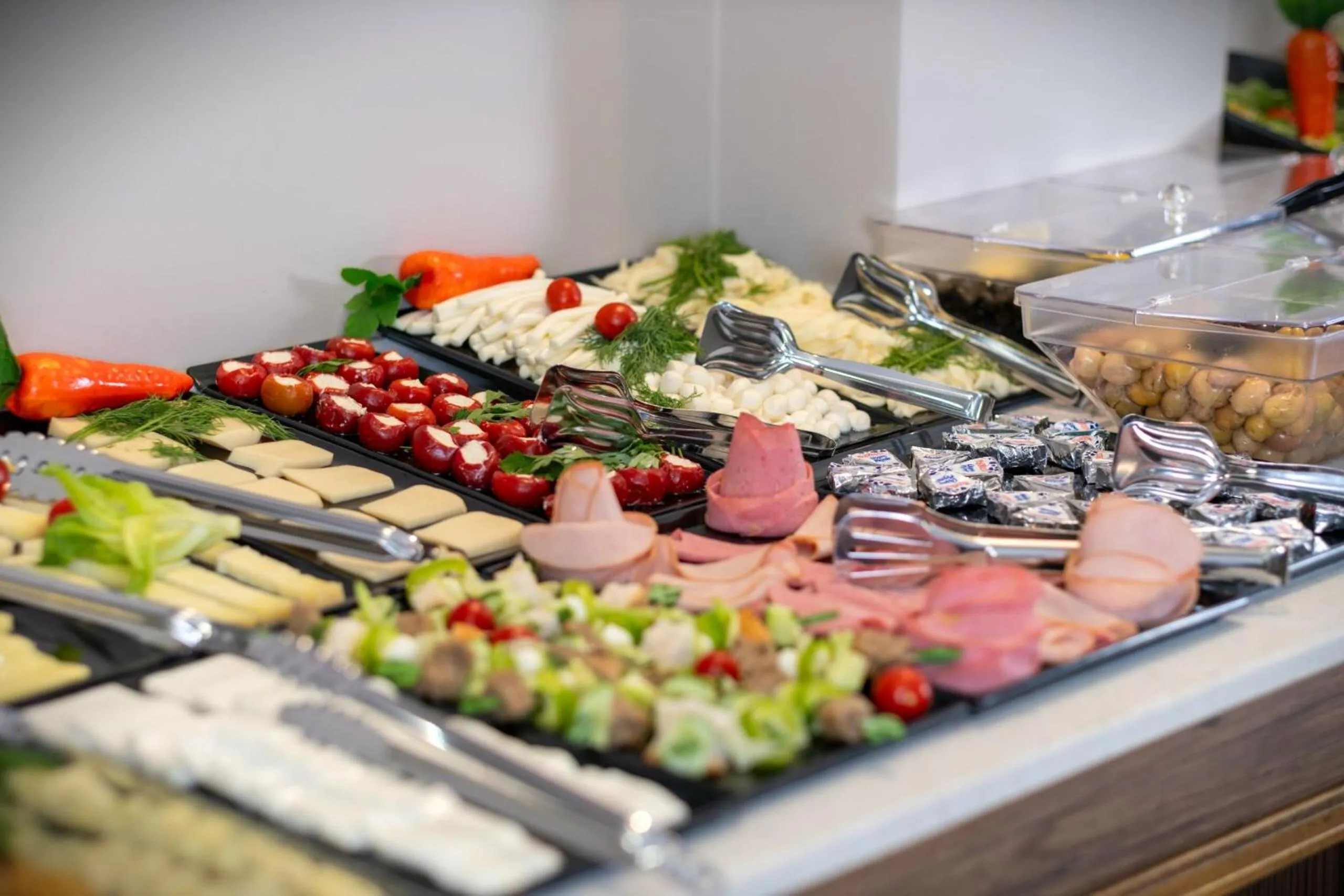 Restaurant/places to eat in Grand CLOVER Hotel