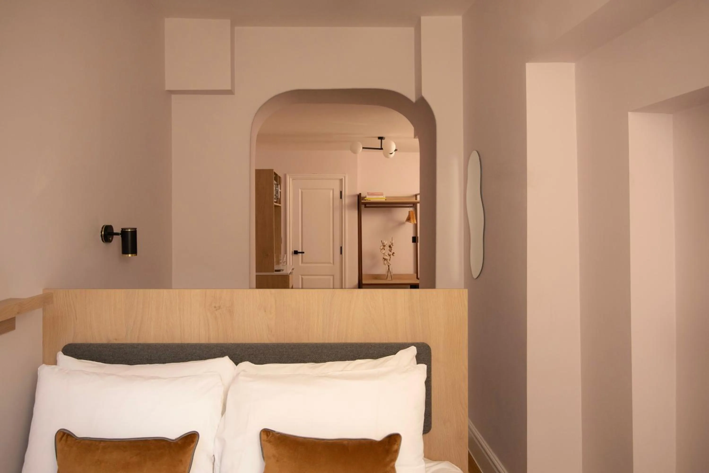 Bed in Bob W London Holland Park