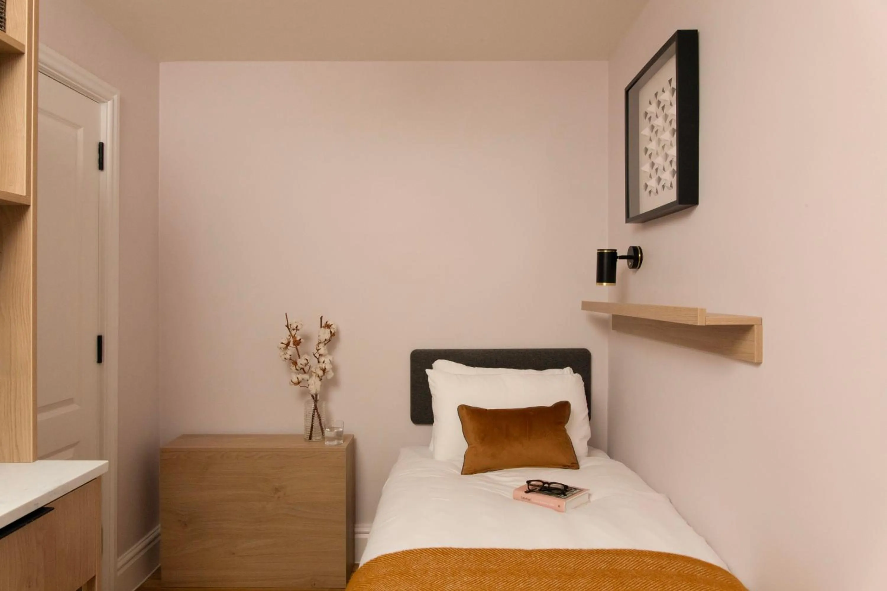 Bed in Bob W London Holland Park