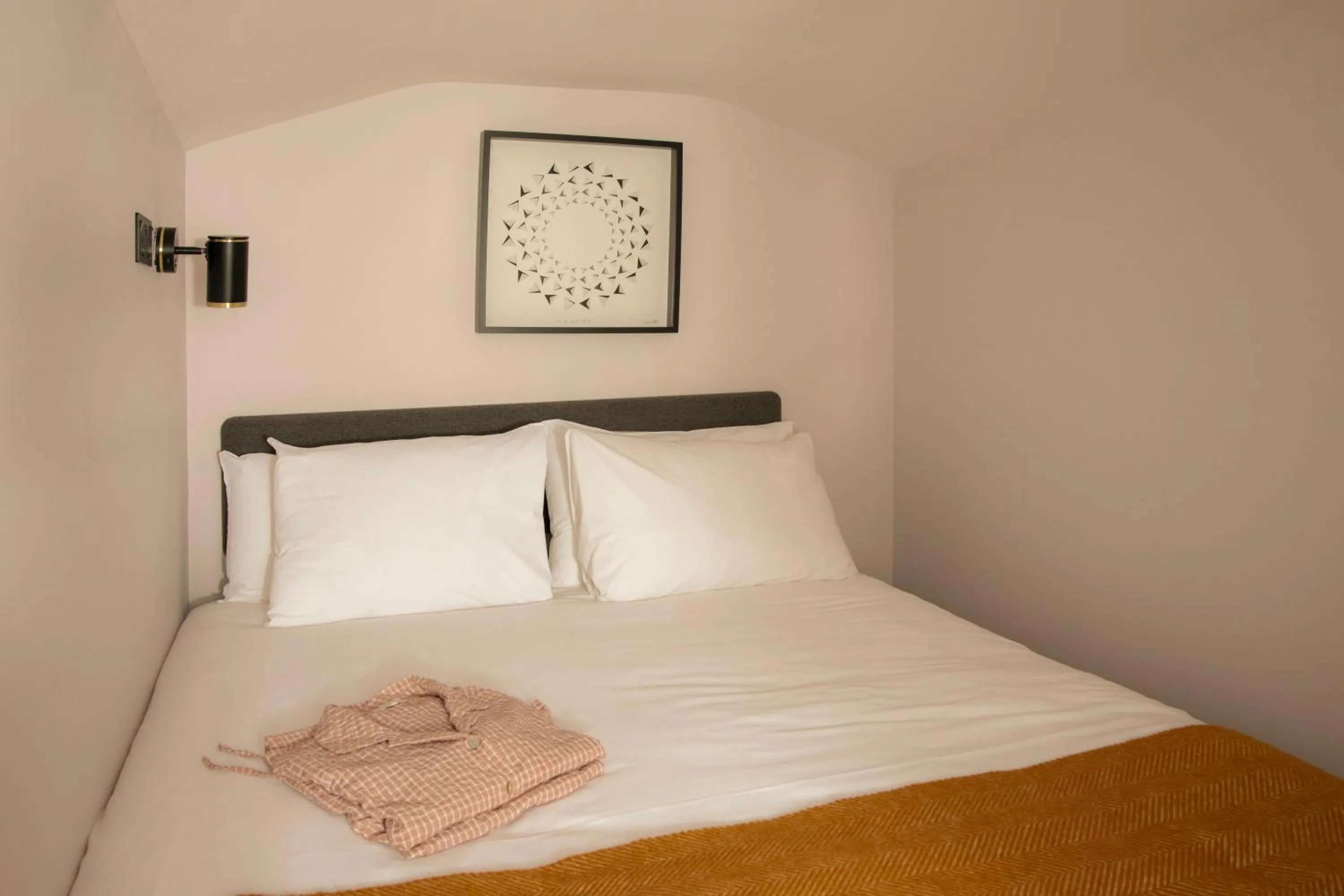 Bedroom, Bed in Bob W London Holland Park