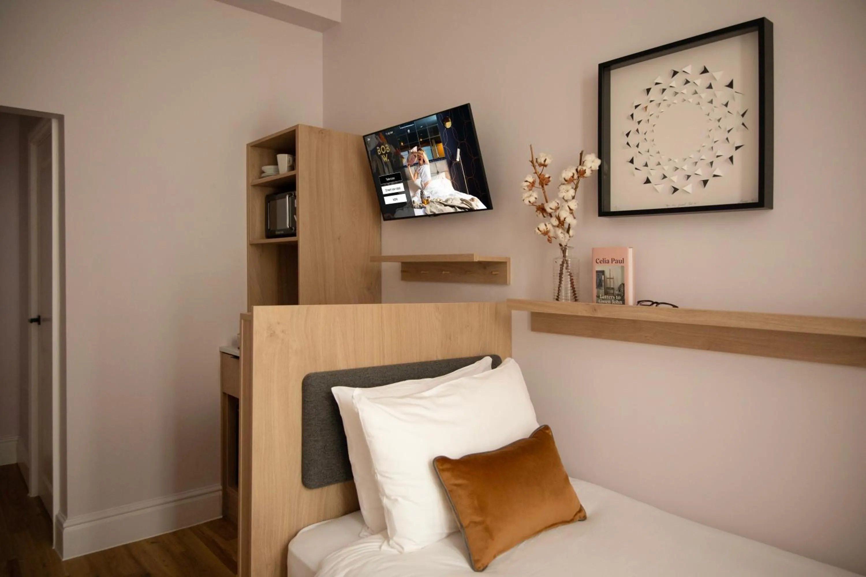 Bed in Bob W London Holland Park