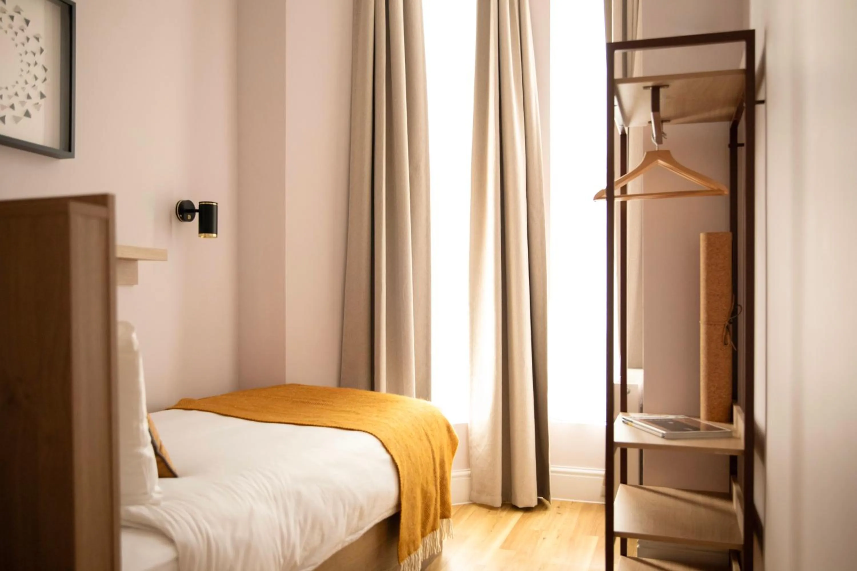 Bed in Bob W London Holland Park