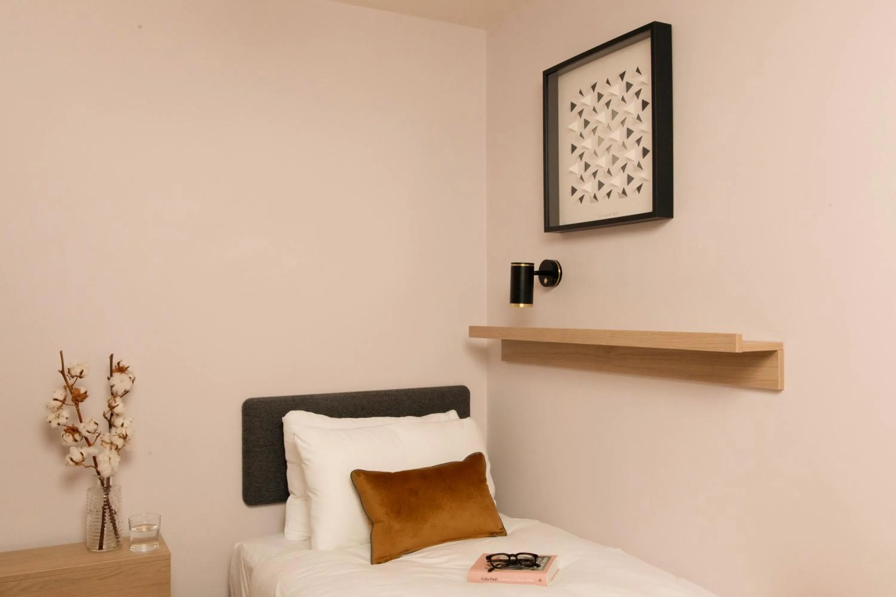 Bed in Bob W London Holland Park