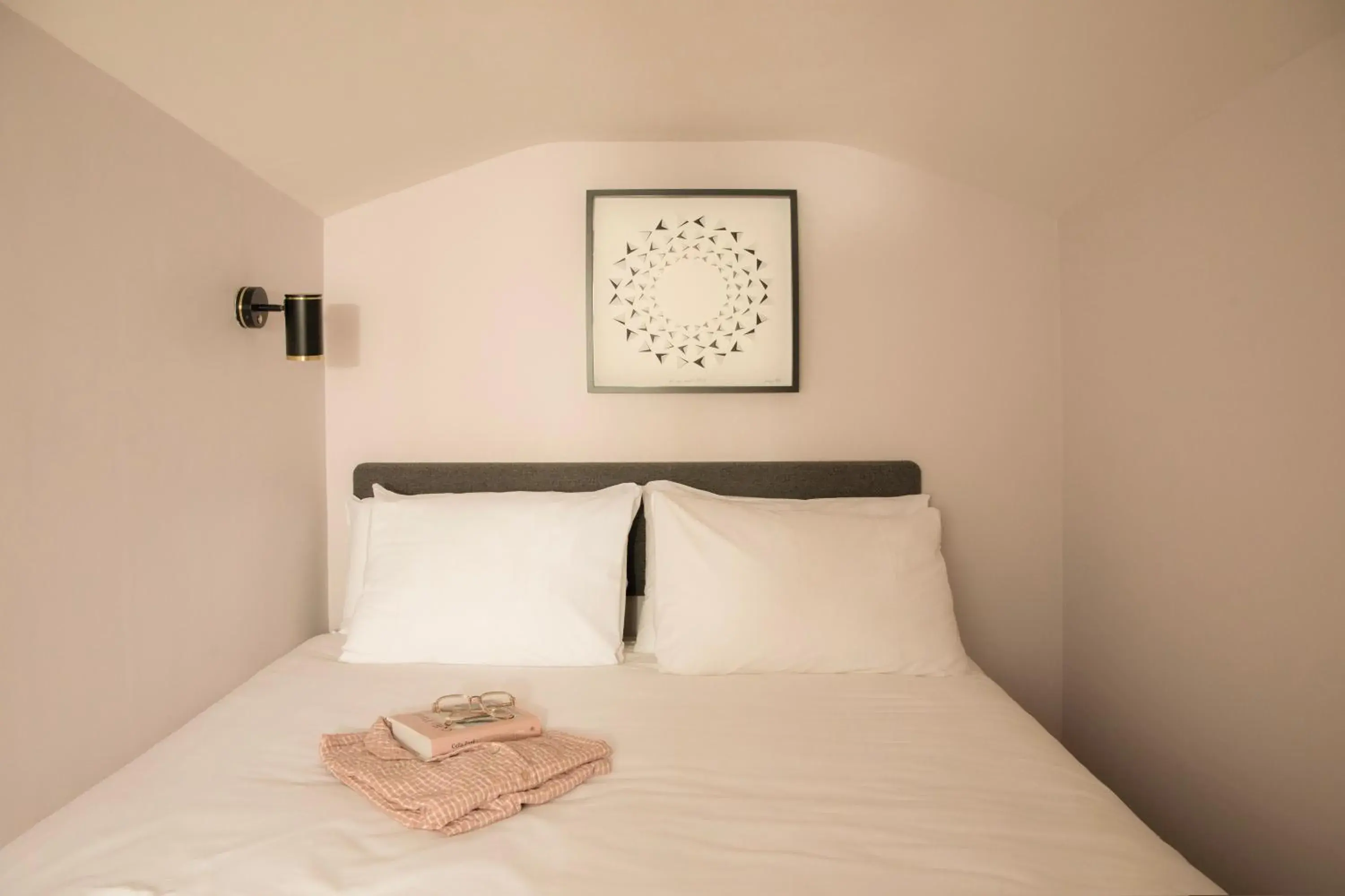 Original Studio - Lower Ground with Kitchenette in Bob W London Holland Park Original Studio - Lower Ground with Kitchenette in Bob W London Holland Park