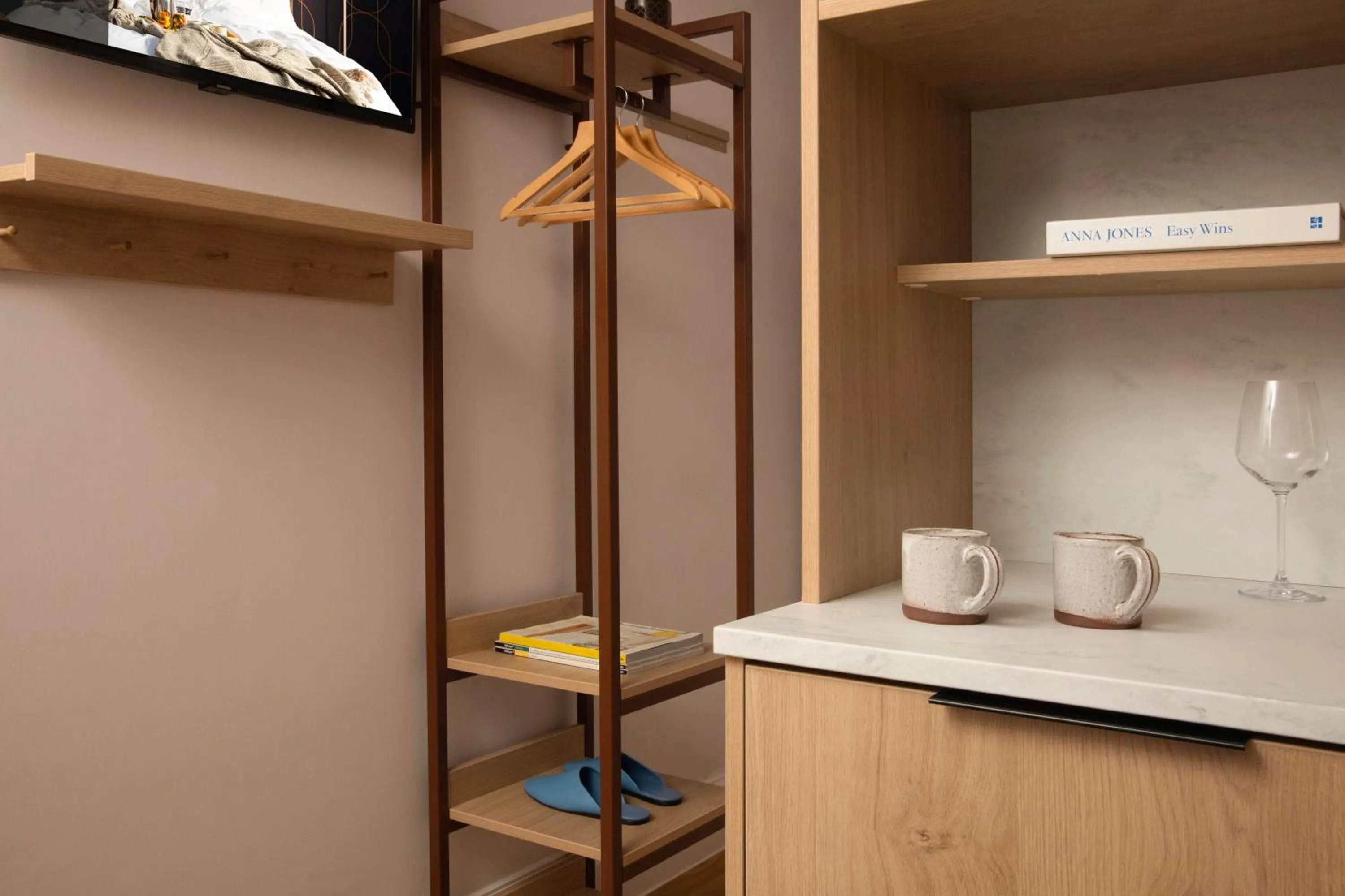 Coffee/tea facilities in Bob W London Holland Park