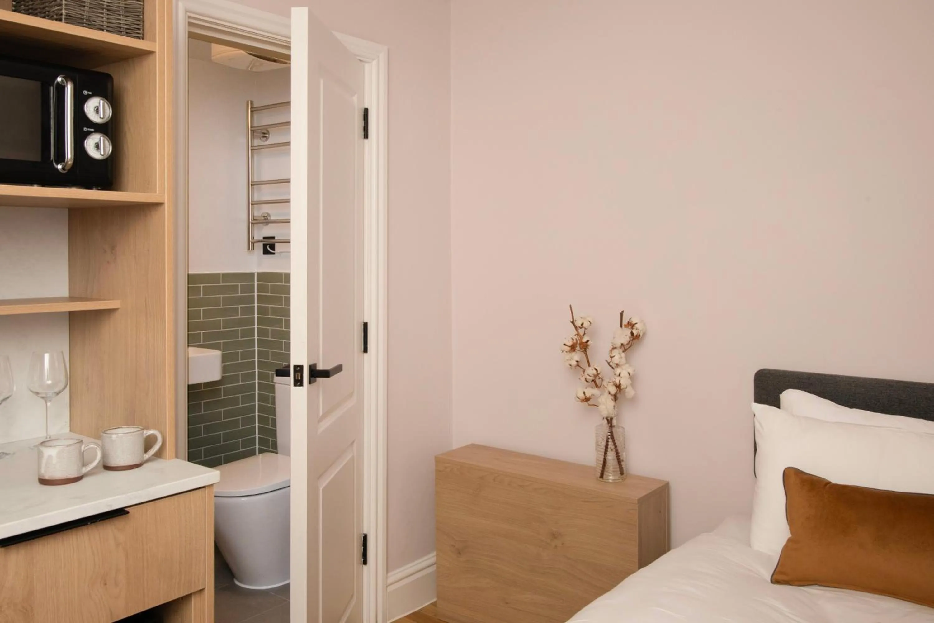 Bed in Bob W London Holland Park