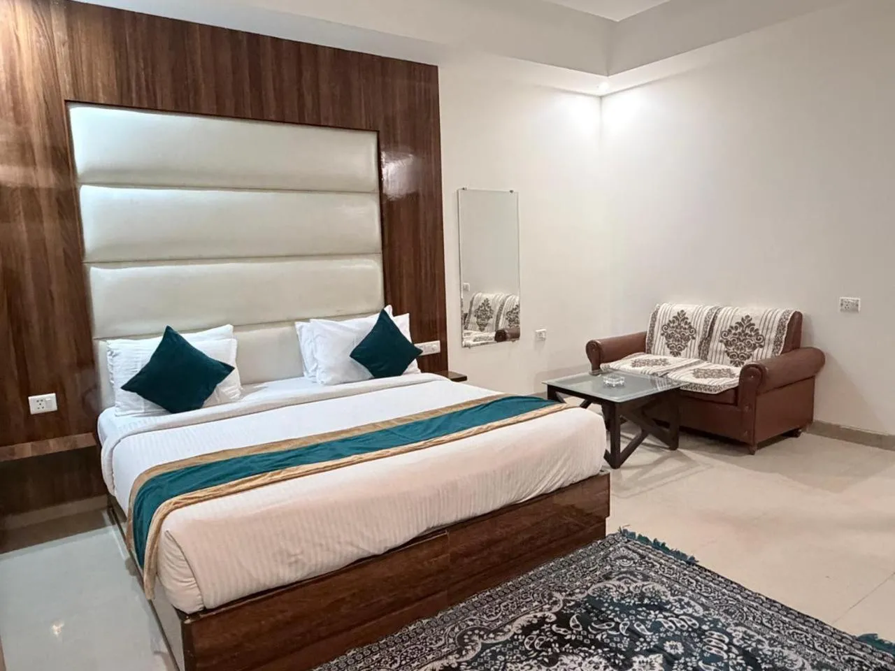 Hotel Impress By RMR Hotels